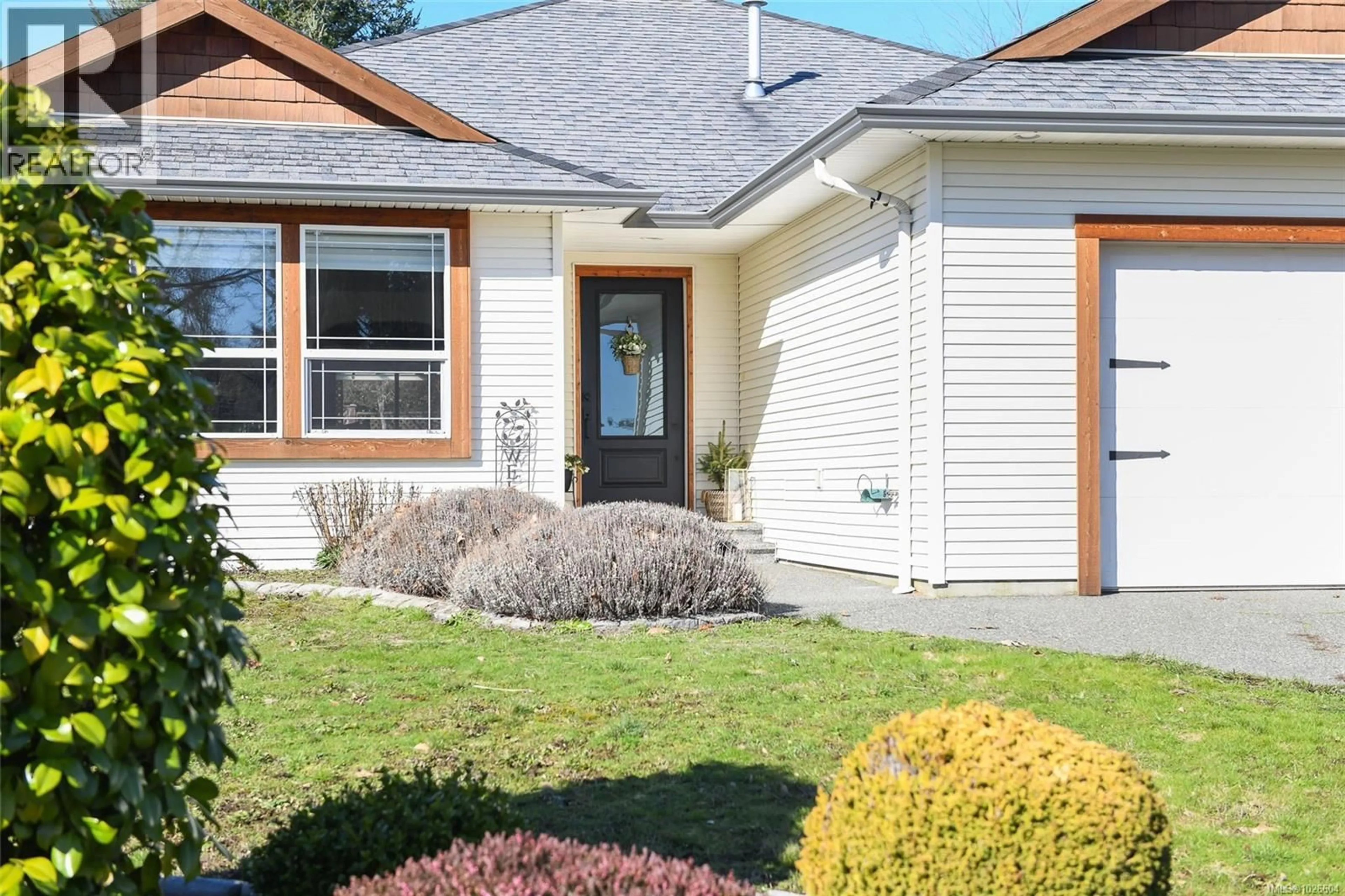 Home with vinyl exterior material, street for 937 MALAHAT DRIVE, Courtenay British Columbia V9N9E3