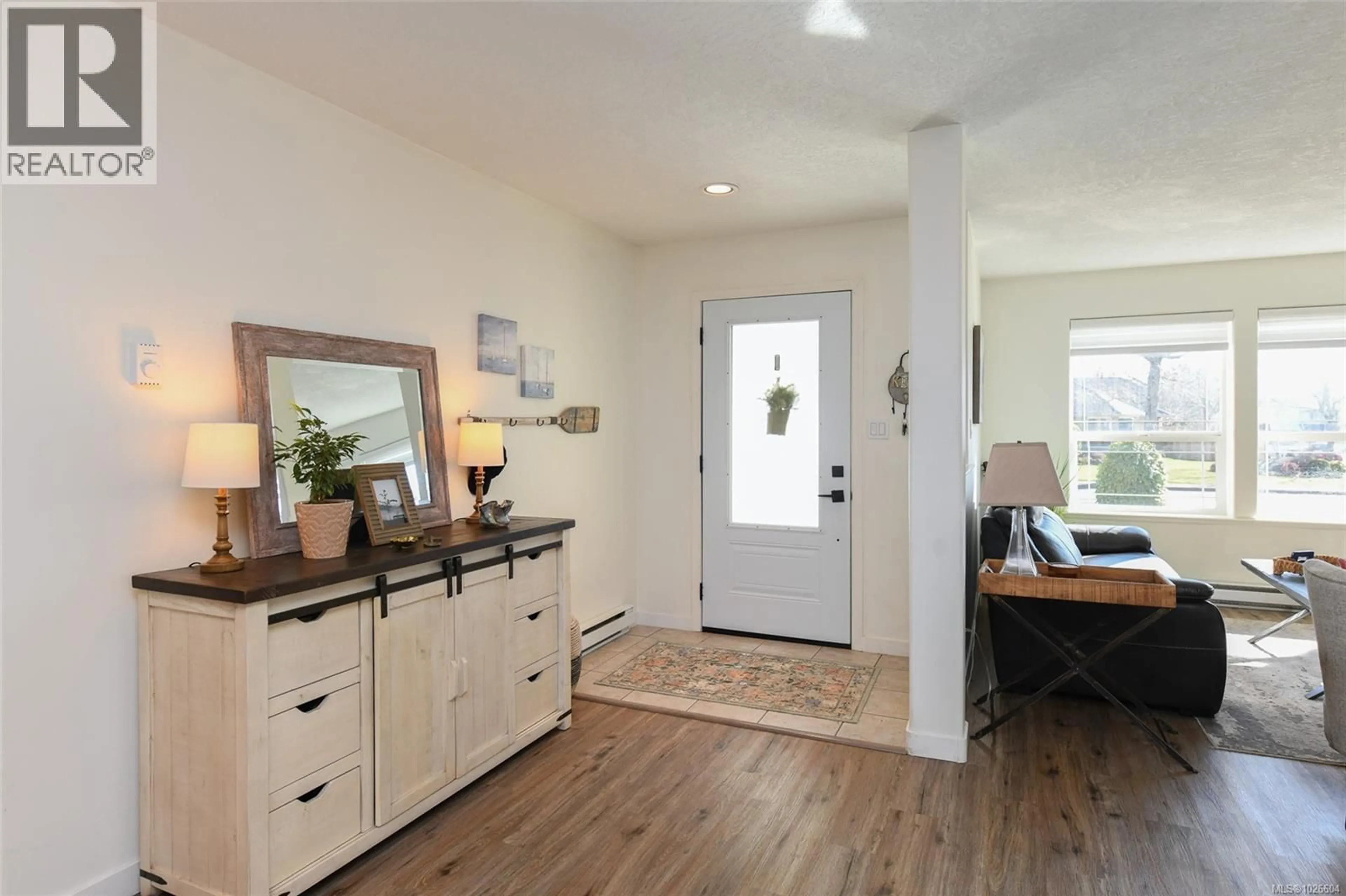 Indoor entryway for 937 MALAHAT DRIVE, Courtenay British Columbia V9N9E3