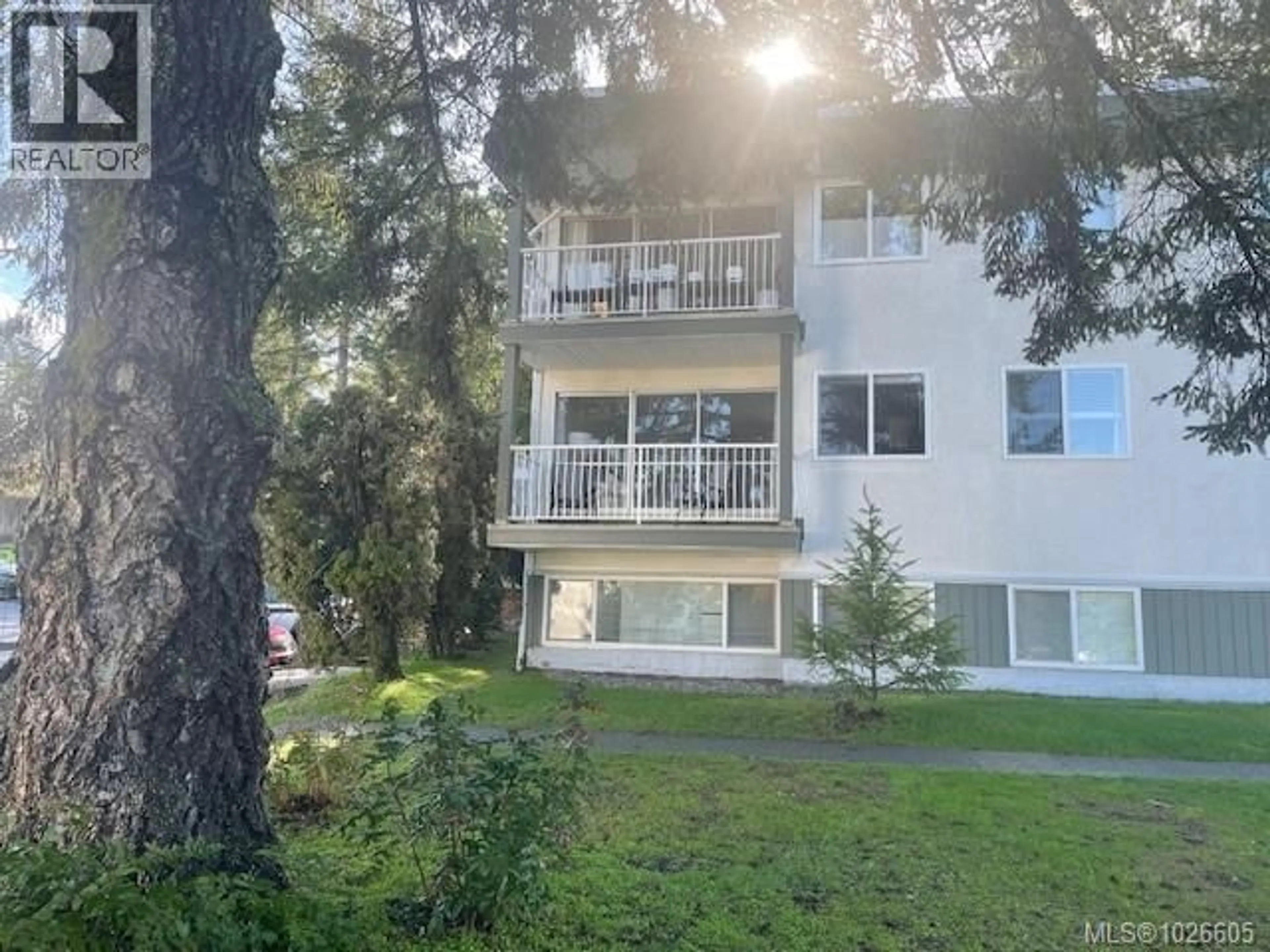 A pic from outside/outdoor area/front of a property/back of a property/a pic from drone, unknown for 4201 - 997 BOWEN ROAD, Nanaimo British Columbia V9R2A4