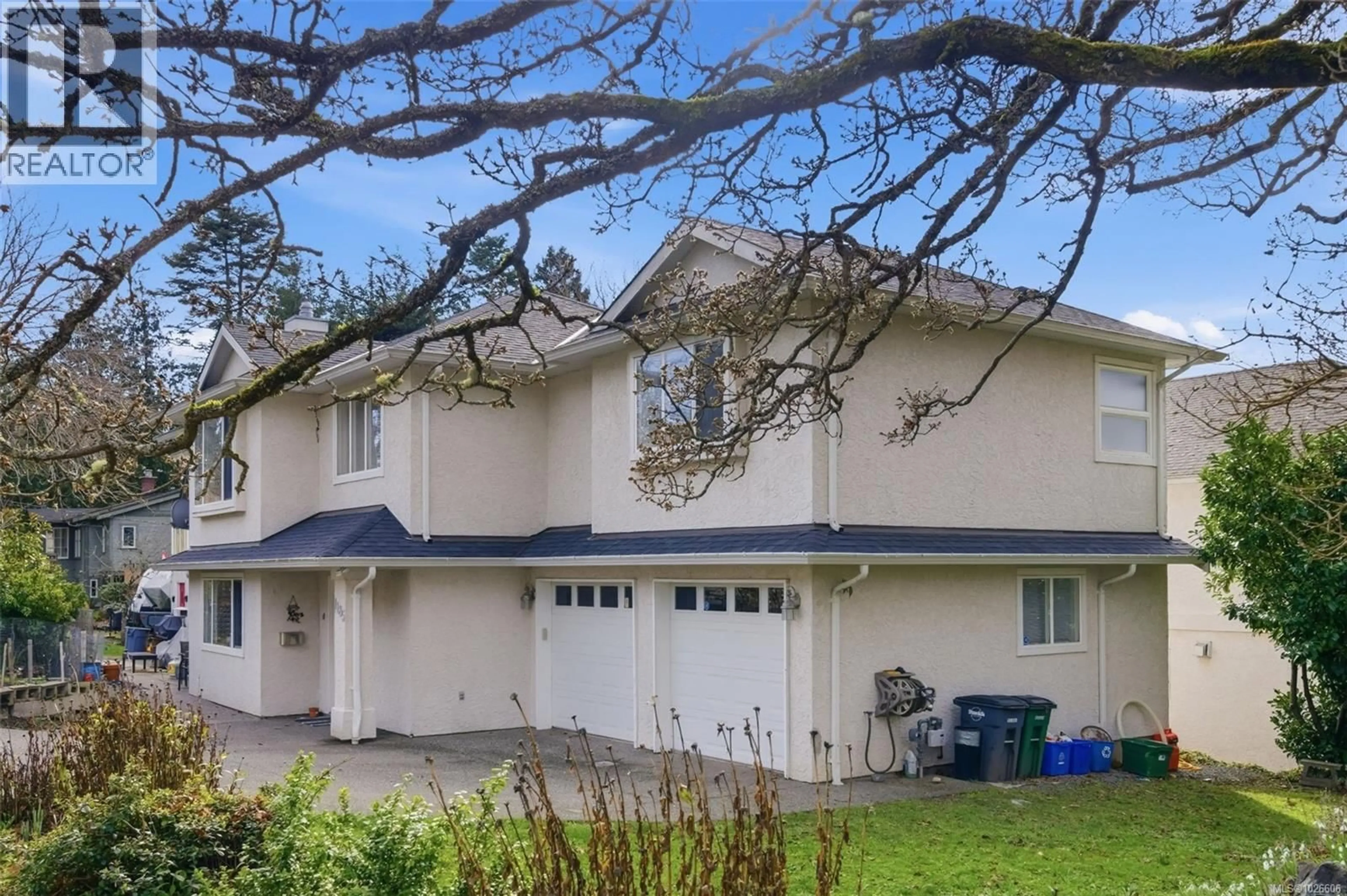 Home with vinyl exterior material, street for 1185 ROCK STREET, Saanich British Columbia V8P2C1