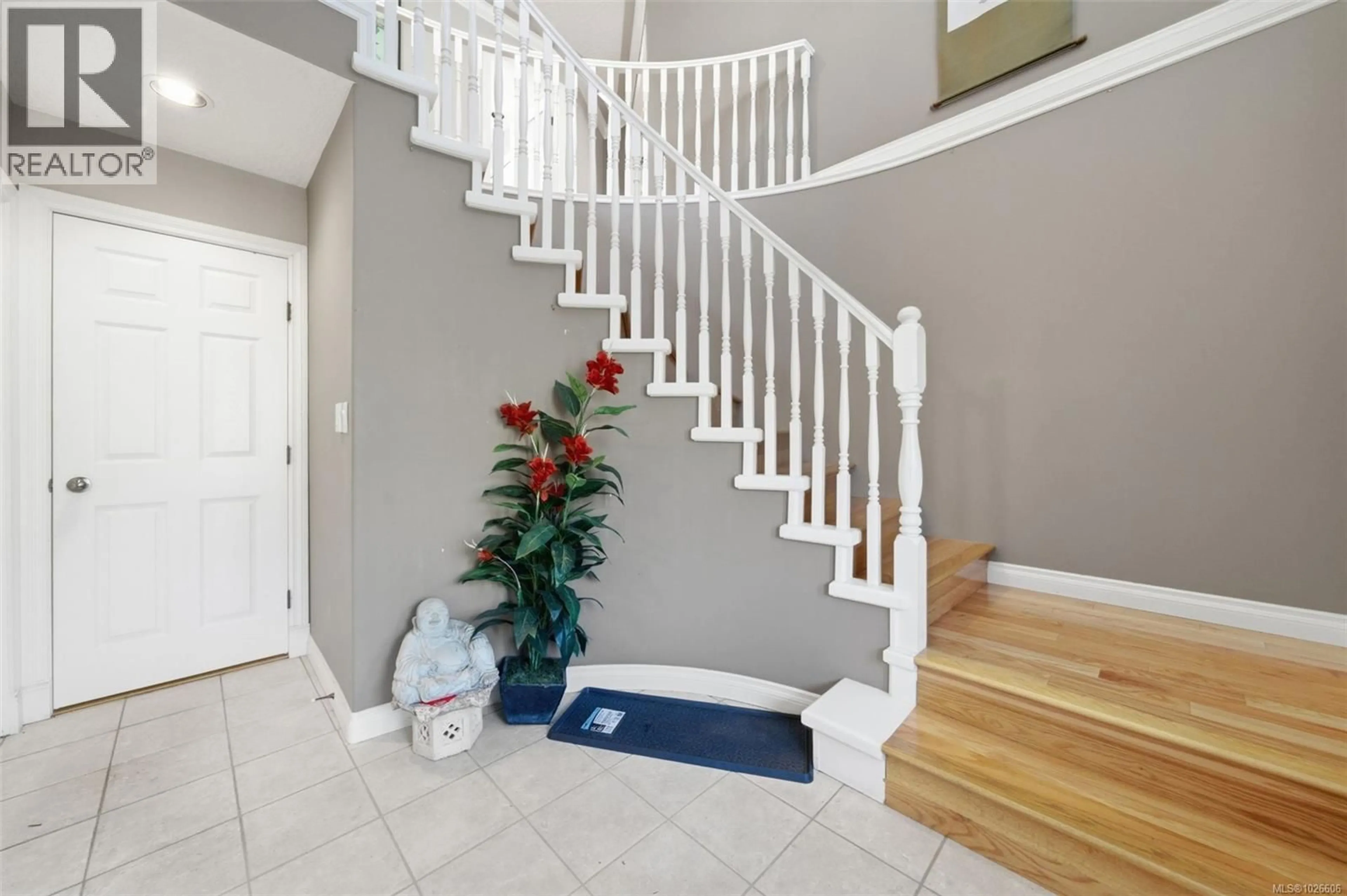 Indoor entryway for 1185 ROCK STREET, Saanich British Columbia V8P2C1