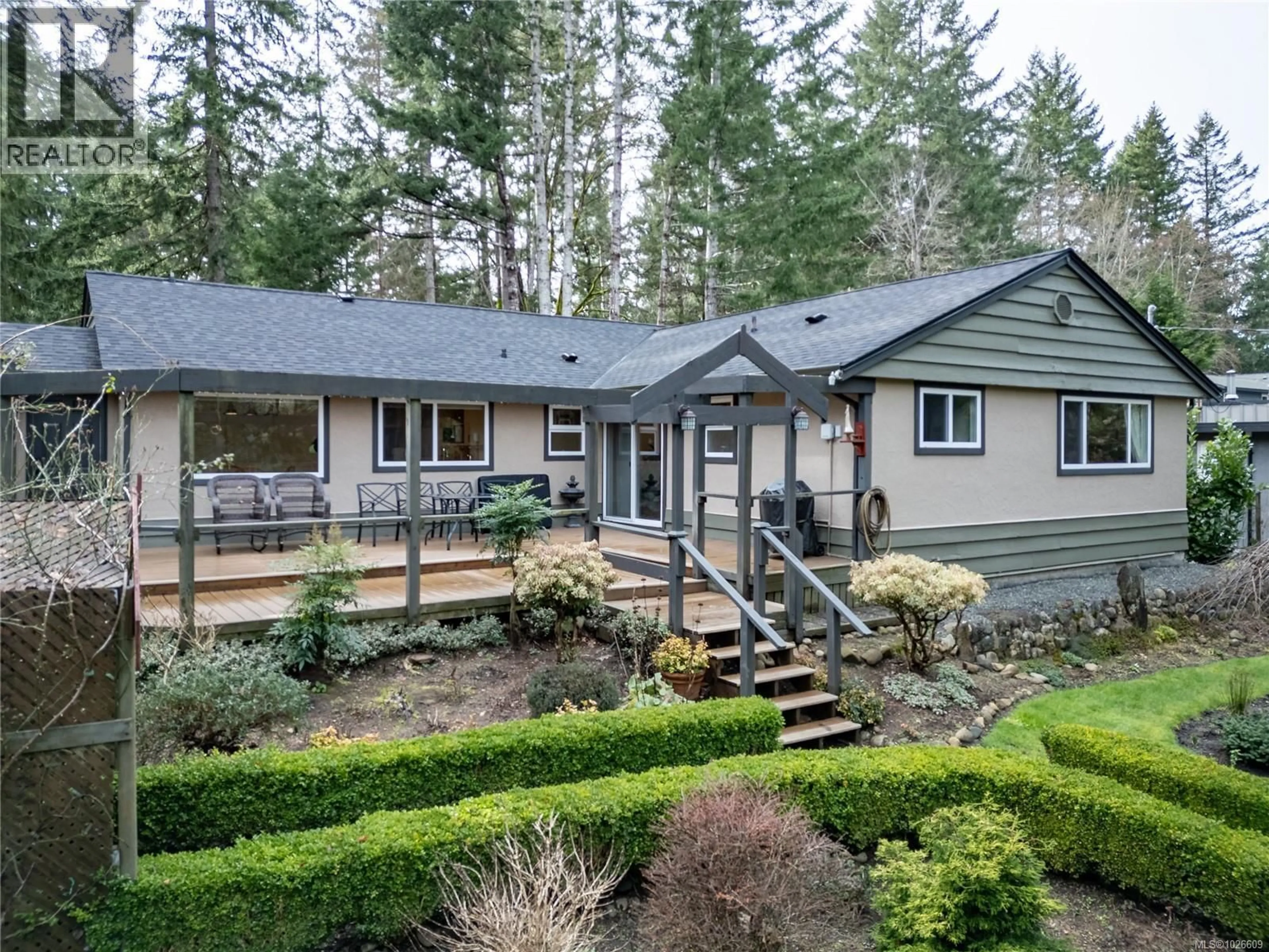 Home with vinyl exterior material, unknown for 5611 BATES ROAD, Courtenay British Columbia V9J1X3