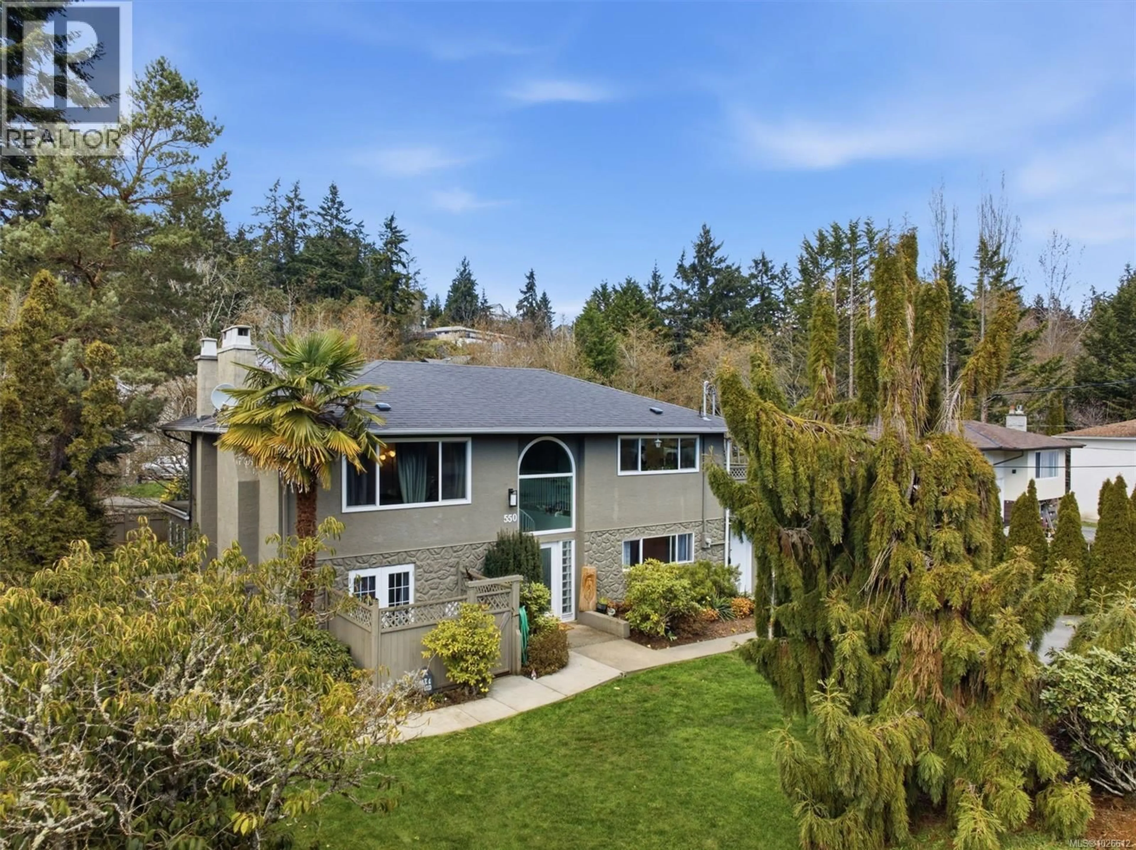 A pic from outside/outdoor area/front of a property/back of a property/a pic from drone, unknown for 550 PHELPS AVENUE, Langford British Columbia V9B3H7