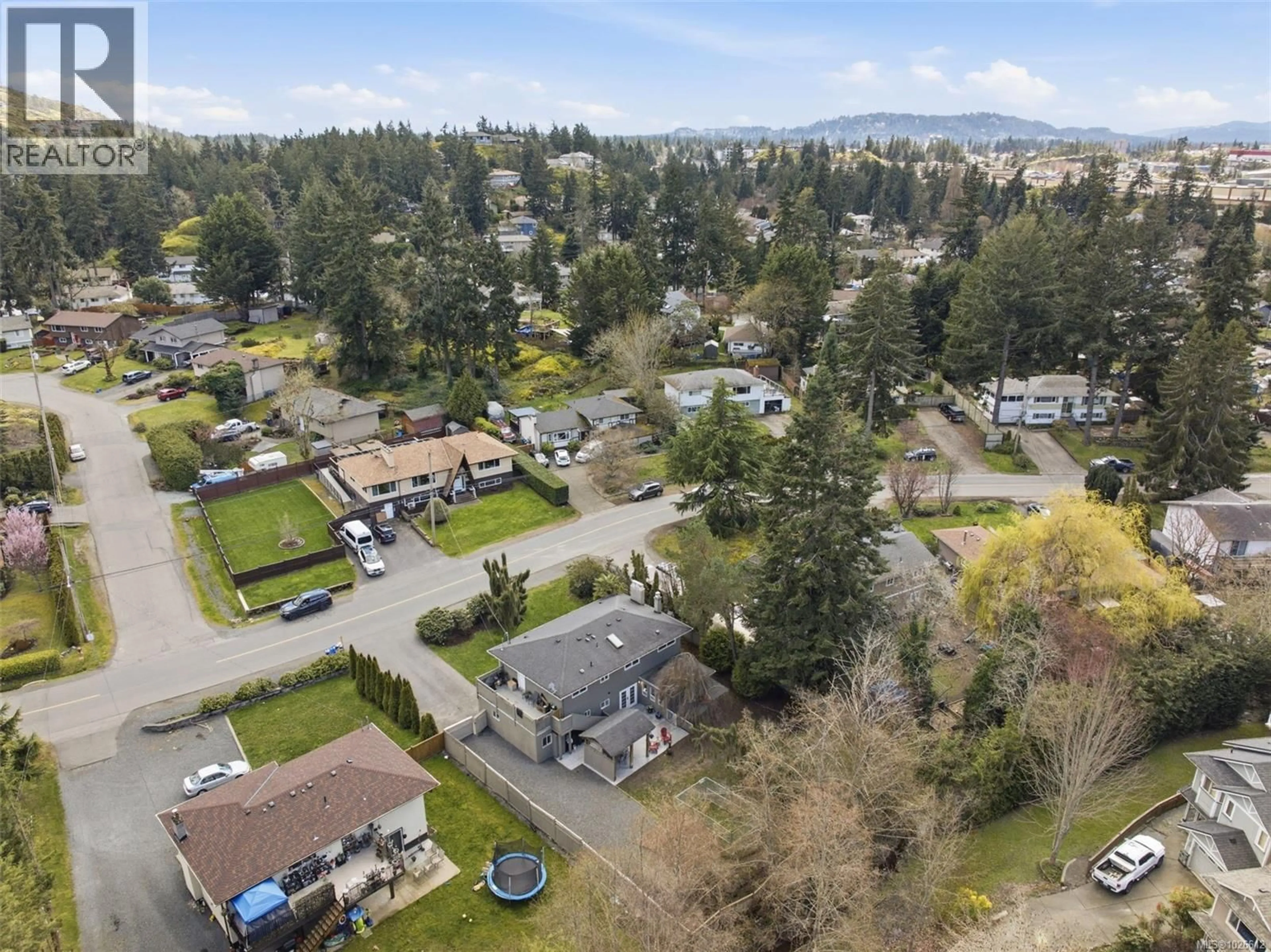 A pic from outside/outdoor area/front of a property/back of a property/a pic from drone, unknown for 550 PHELPS AVENUE, Langford British Columbia V9B3H7