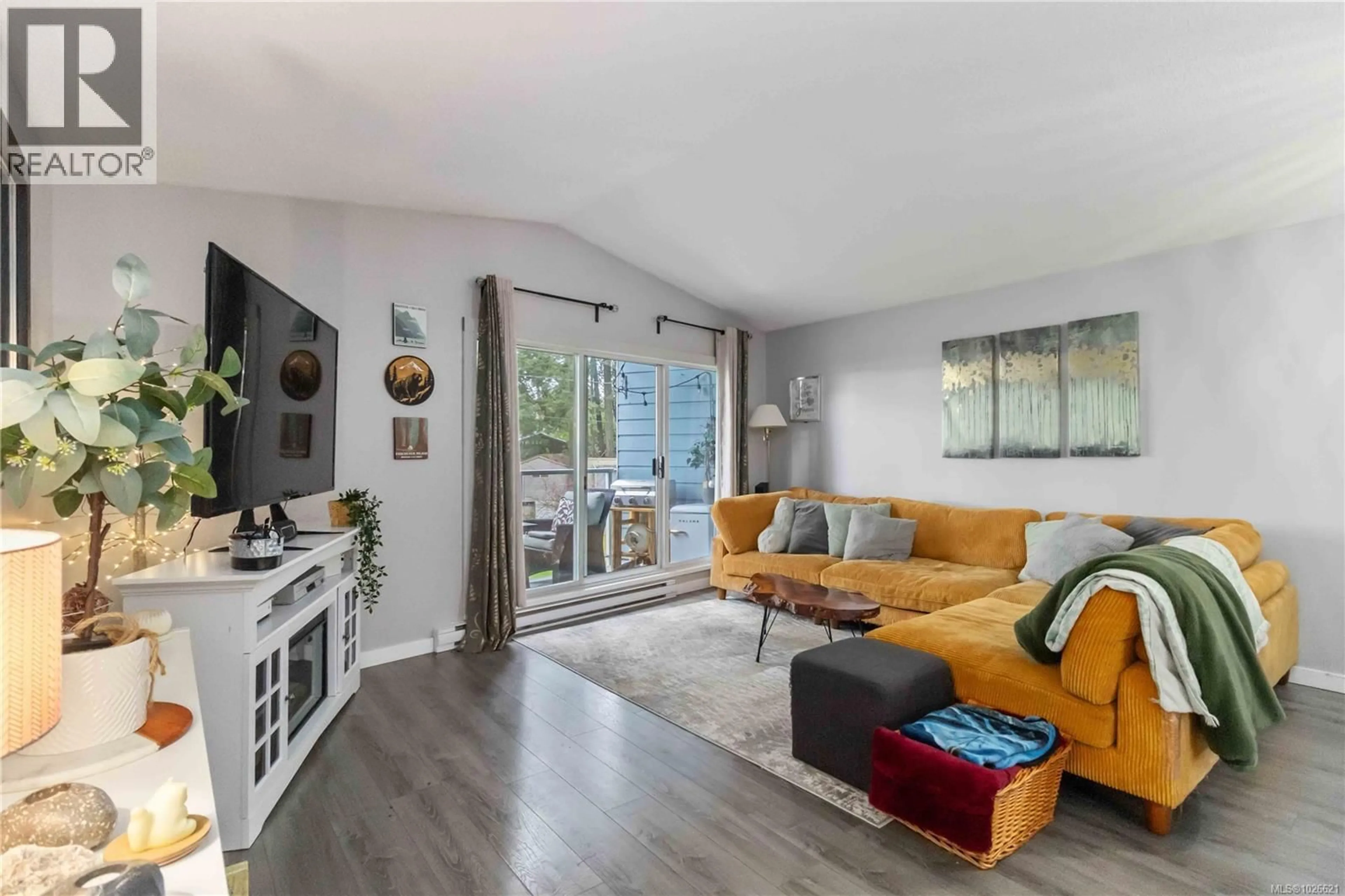 Living room with furniture, unknown for 6 - 6110 SEABROOM ROAD, Sooke British Columbia V9Z0B8