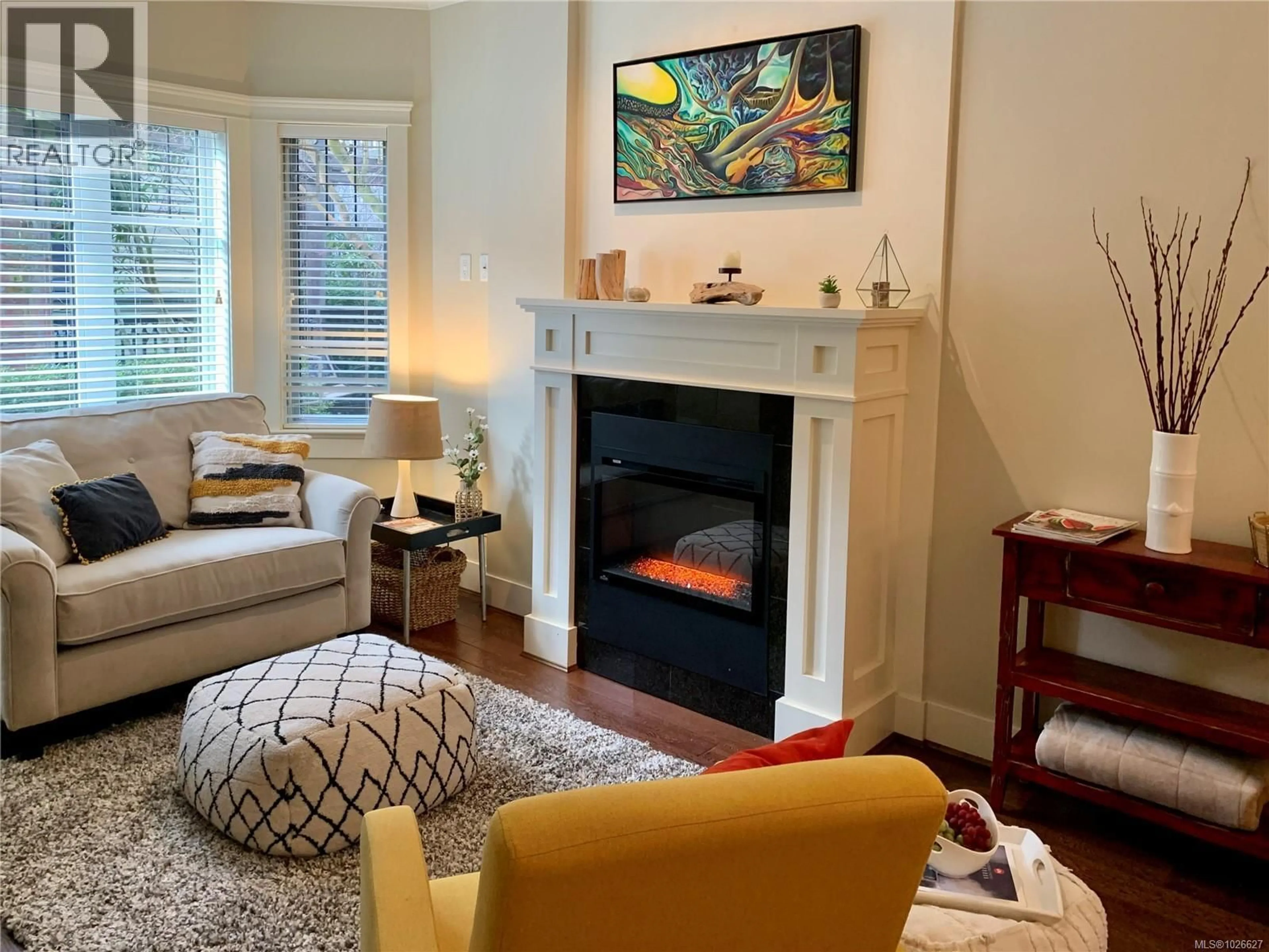 Living room with furniture, unknown for 15 - 675 SUPERIOR STREET, Victoria British Columbia V8V1V1