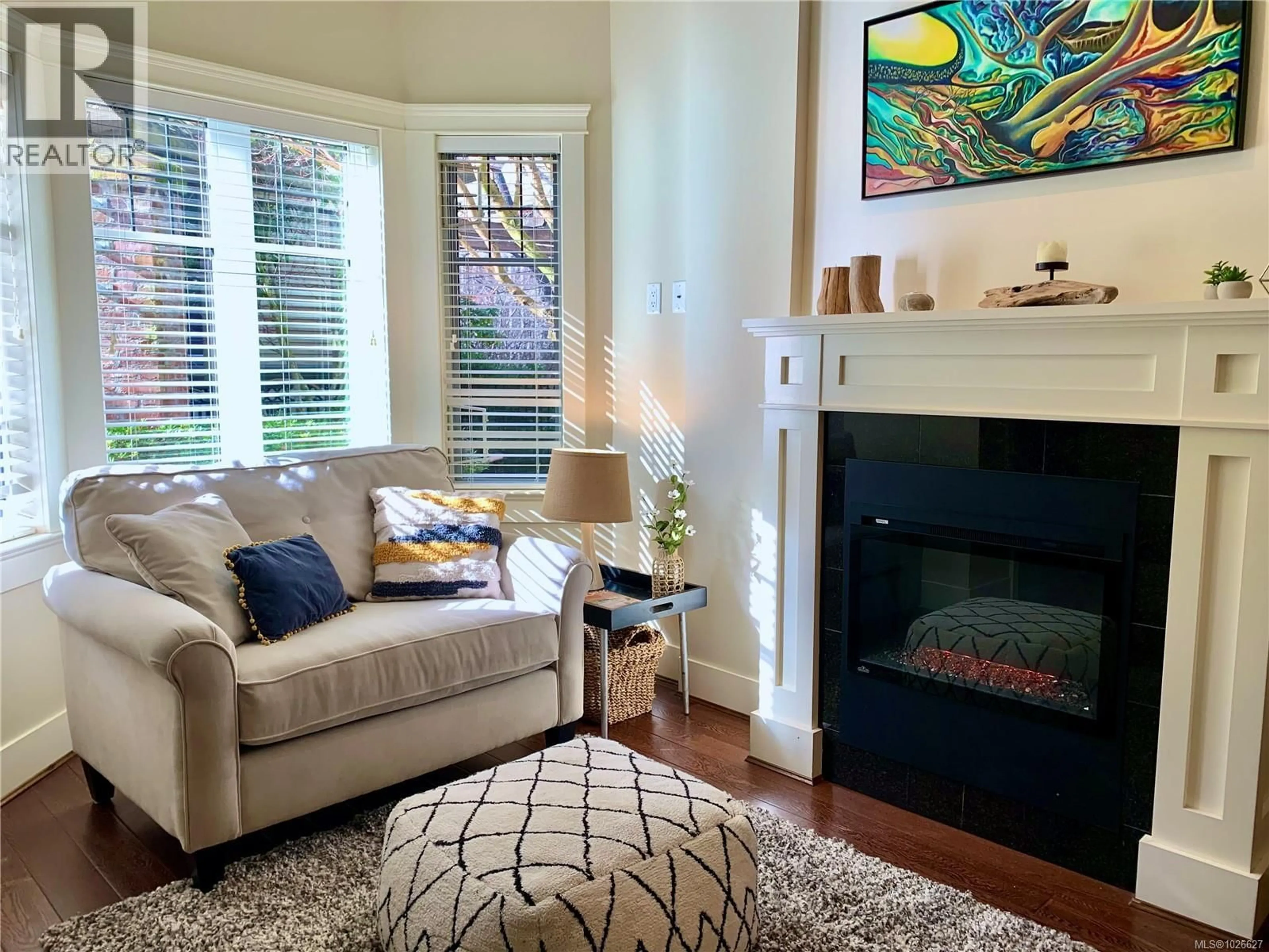 Living room with furniture, unknown for 15 - 675 SUPERIOR STREET, Victoria British Columbia V8V1V1