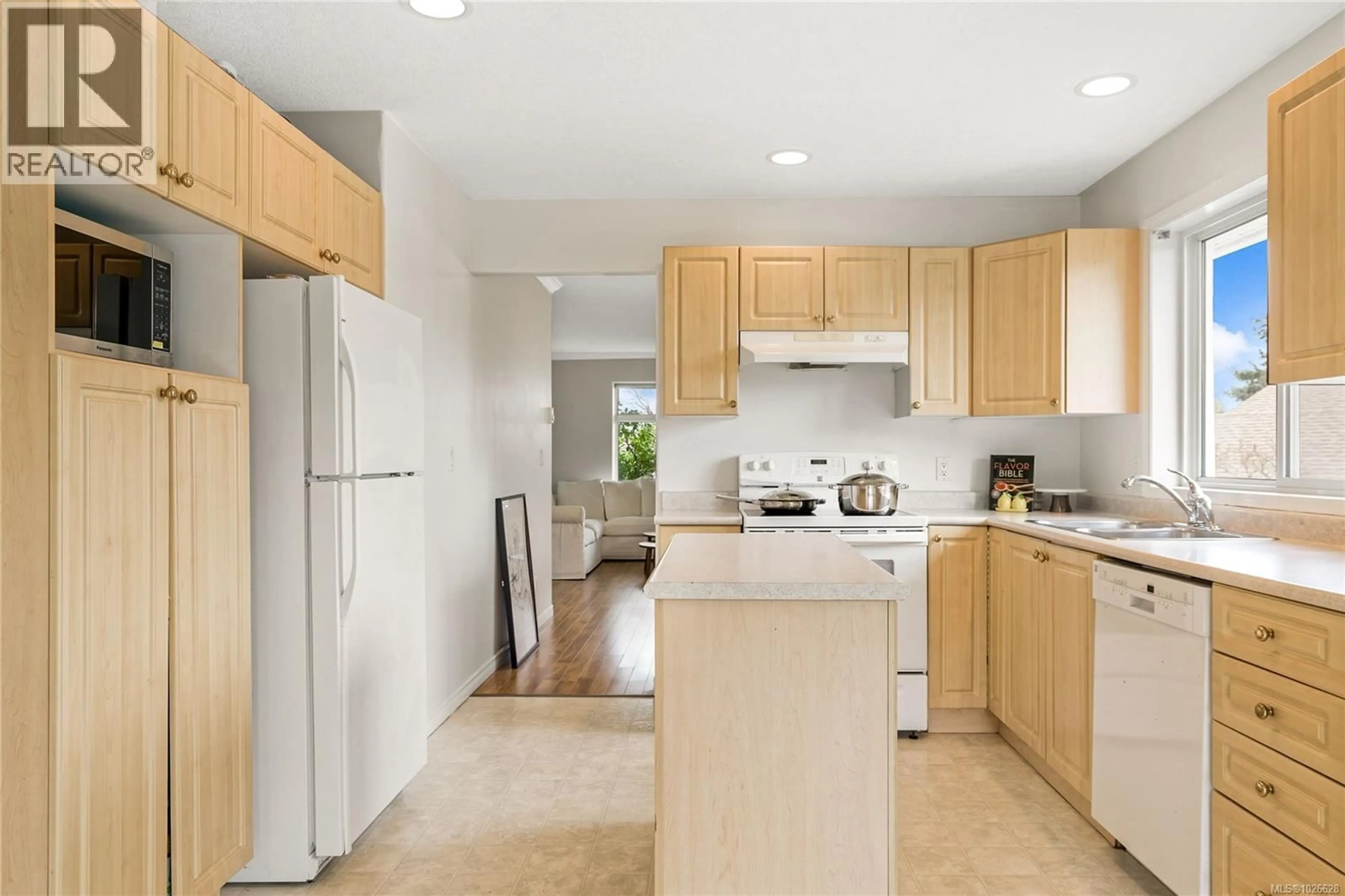 Standard kitchen, unknown for 269 TAHOE AVENUE, Nanaimo British Columbia V9R7B3