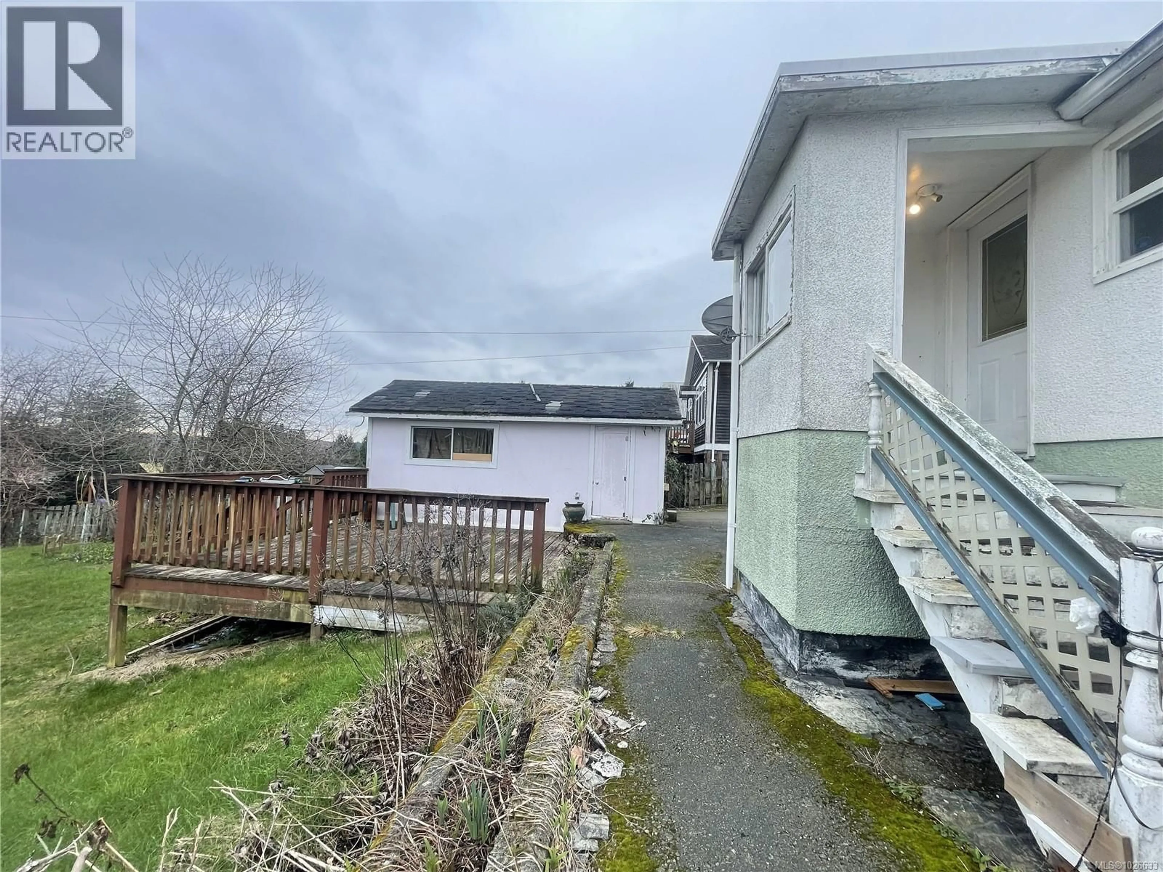 A pic from outside/outdoor area/front of a property/back of a property/a pic from drone, street for 12 GILLESPIE STREET, Nanaimo British Columbia V9R6Y3