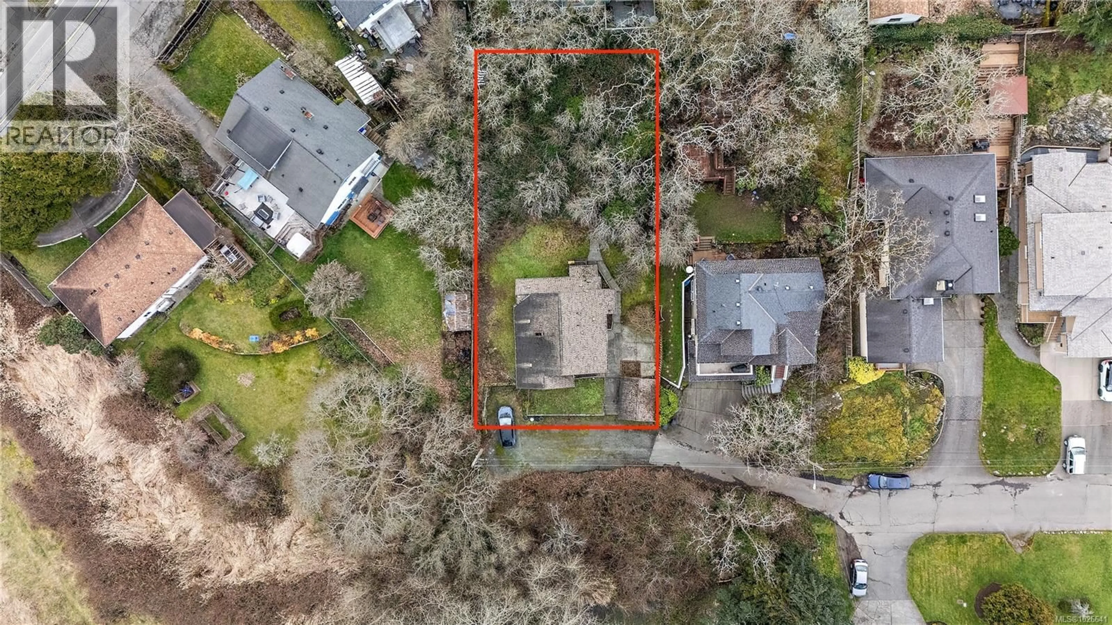A pic from outside/outdoor area/front of a property/back of a property/a pic from drone, street for 1085 PRIMROSE ROAD, Saanich British Columbia V8Z4S6