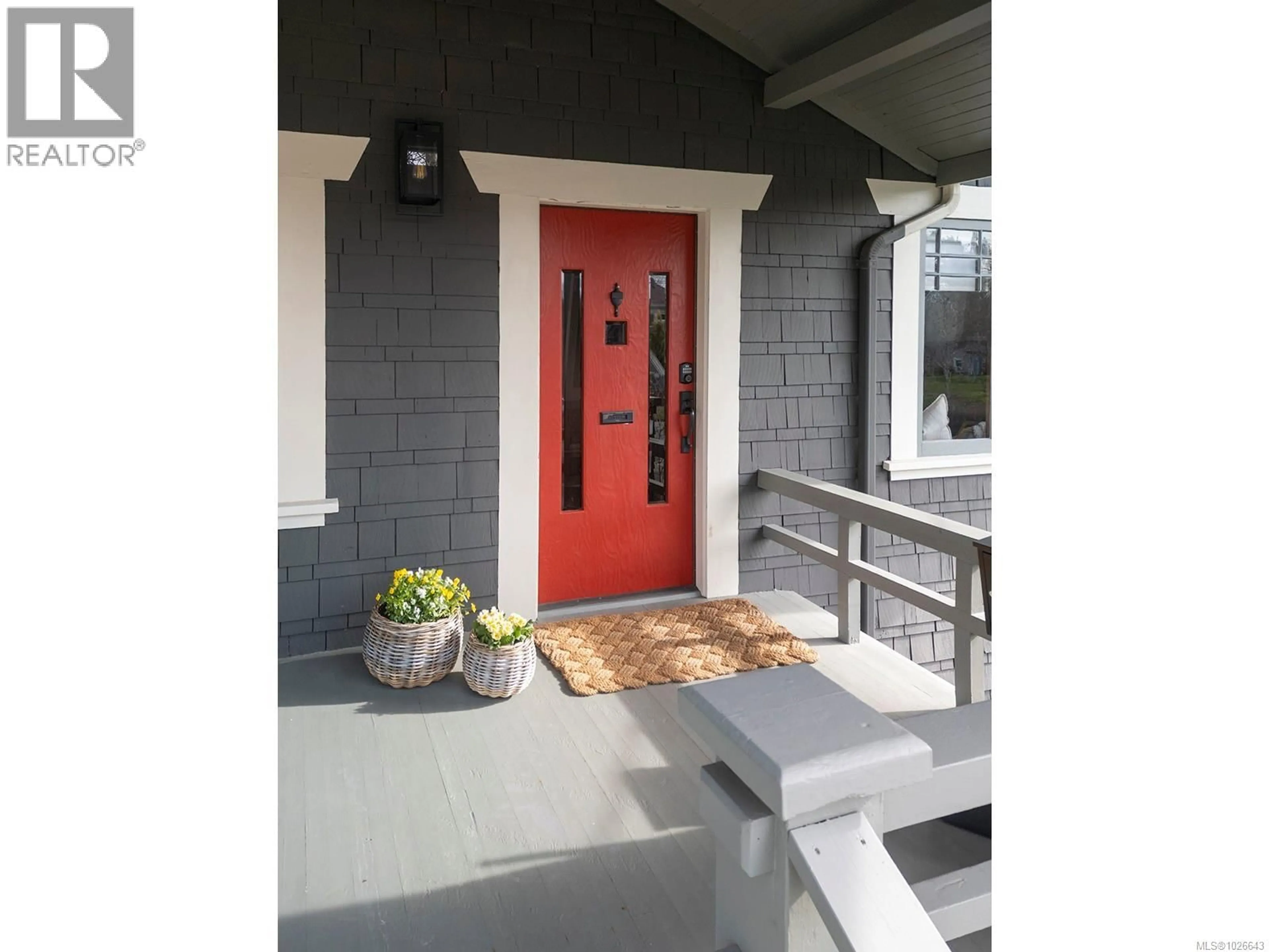 Indoor entryway for 939 COWICHAN STREET, Victoria British Columbia V8S4E6