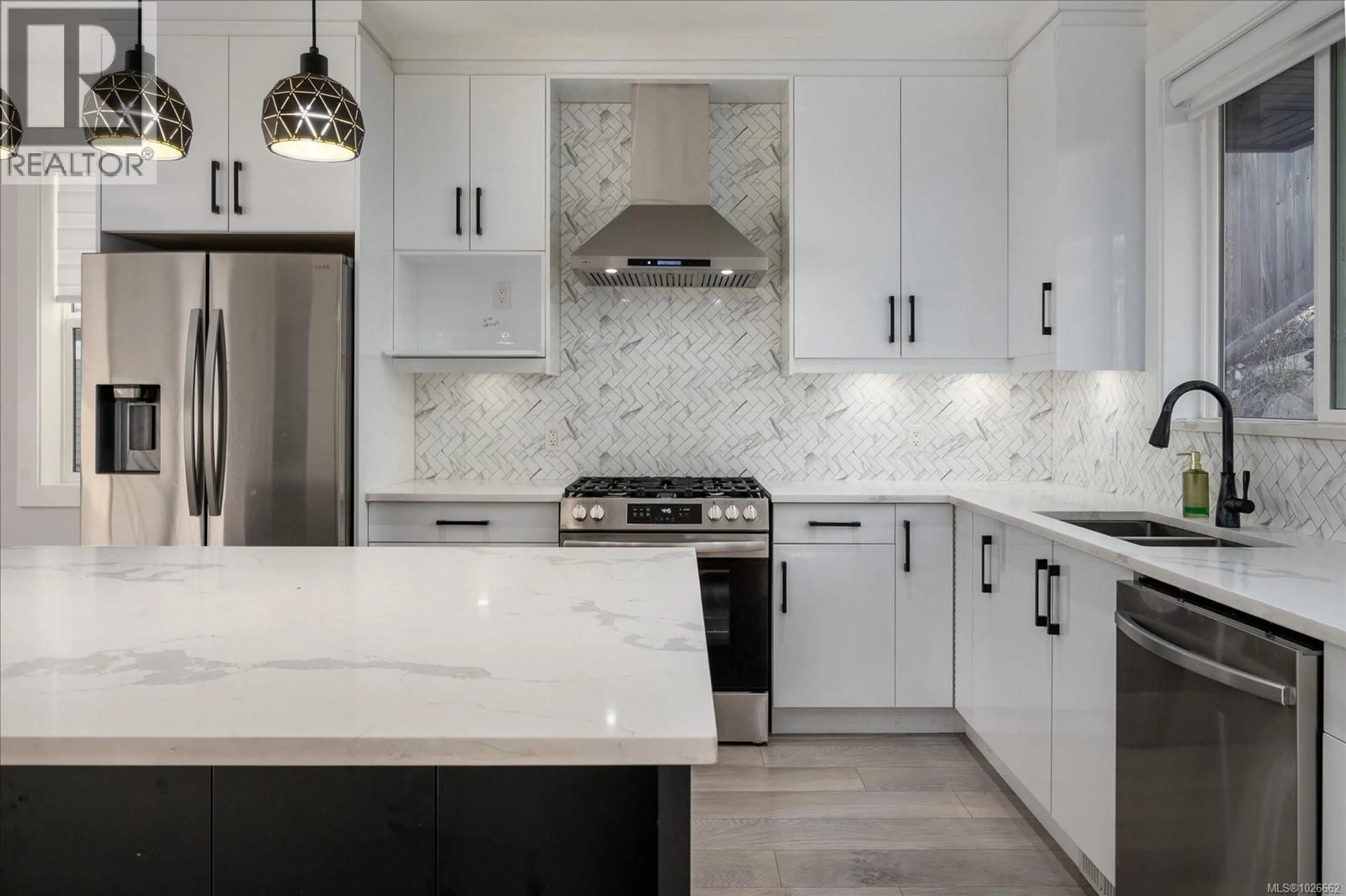 Contemporary kitchen, ceramic/tile floor for 151 SUNVIEW ROAD, Nanaimo British Columbia V9T0M6