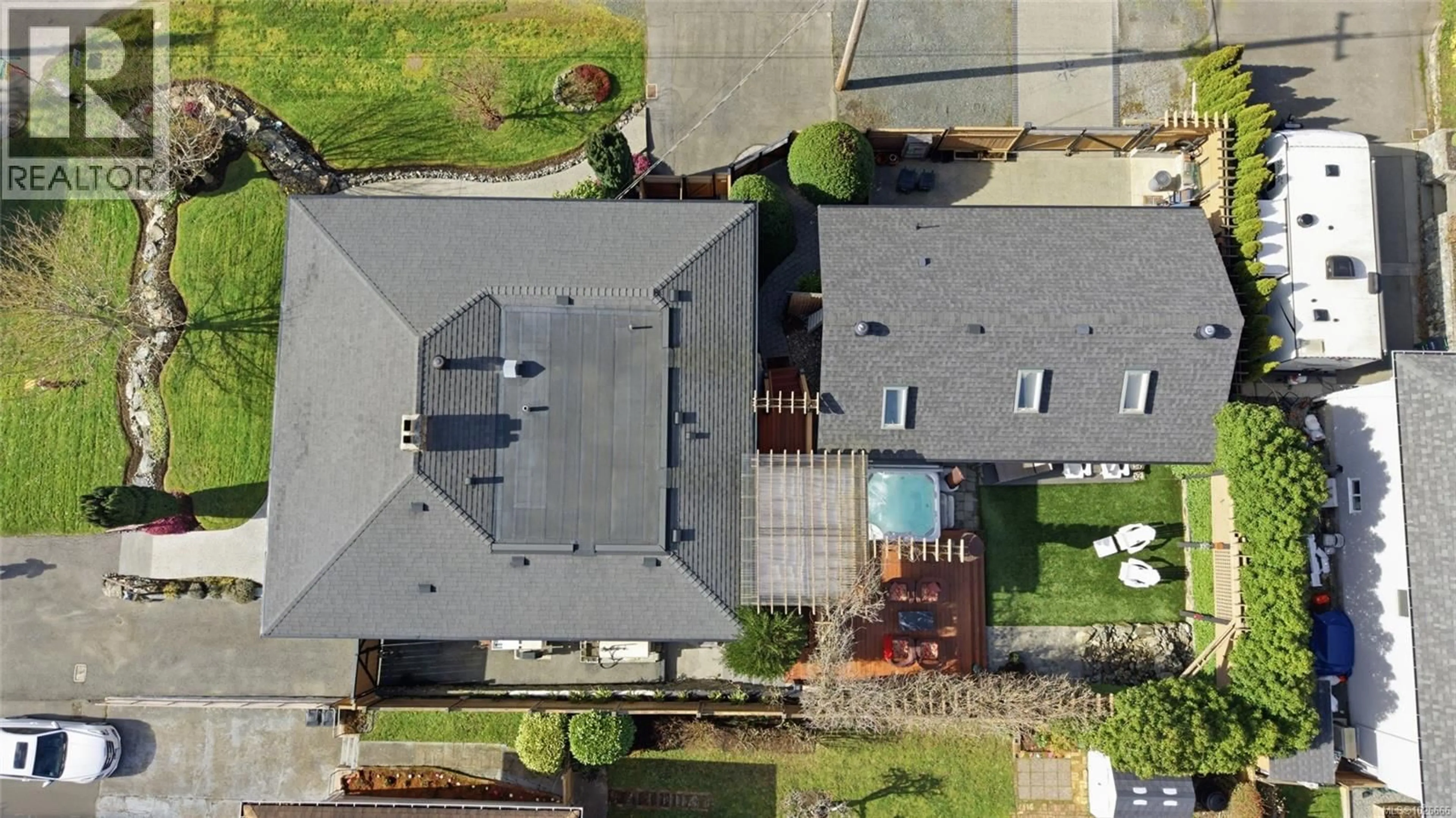 A pic from outside/outdoor area/front of a property/back of a property/a pic from drone, street for 196 HOMER ROAD, Saanich British Columbia V8Z1V6