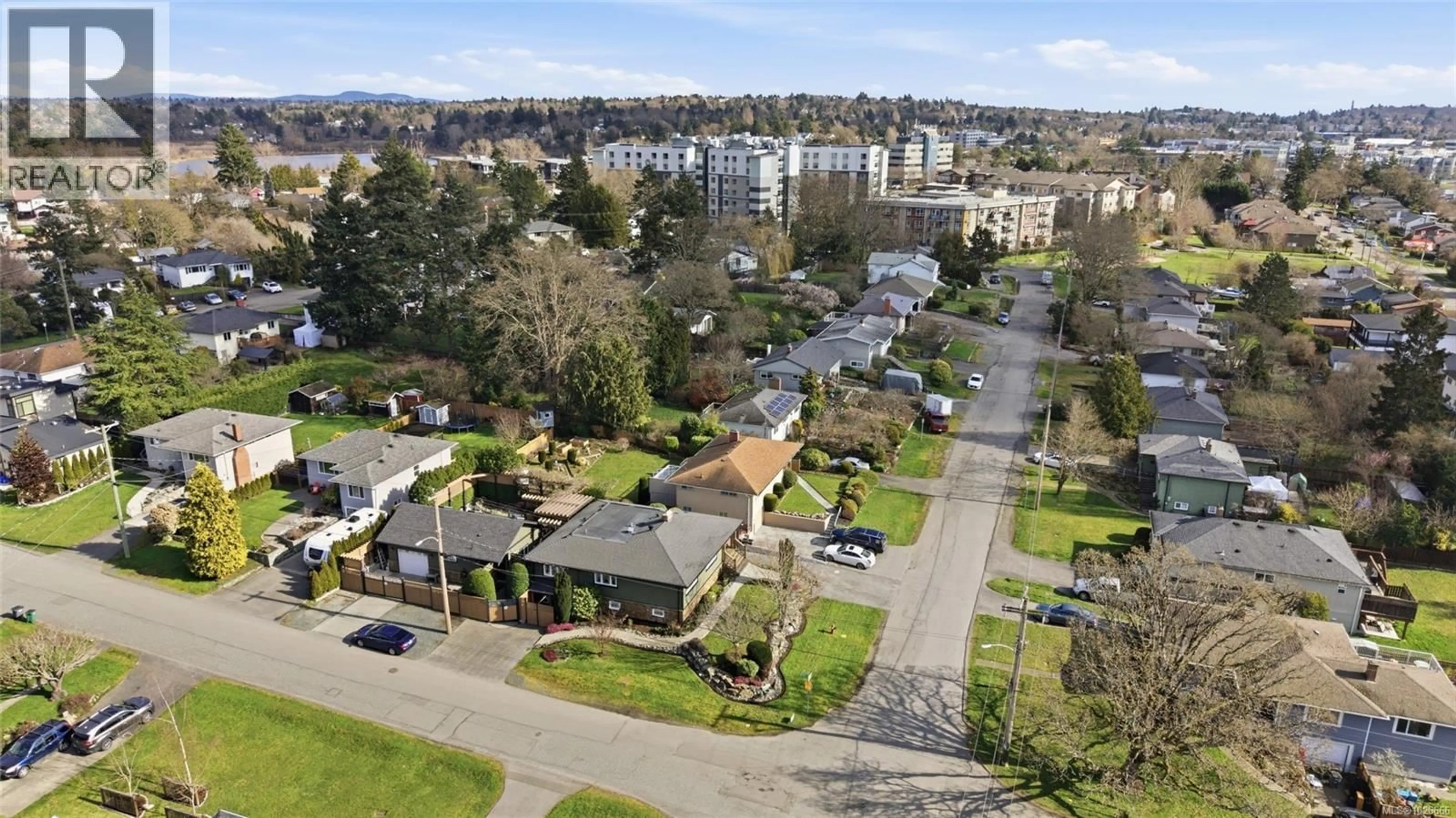 A pic from outside/outdoor area/front of a property/back of a property/a pic from drone, city buildings view from balcony for 196 HOMER ROAD, Saanich British Columbia V8Z1V6