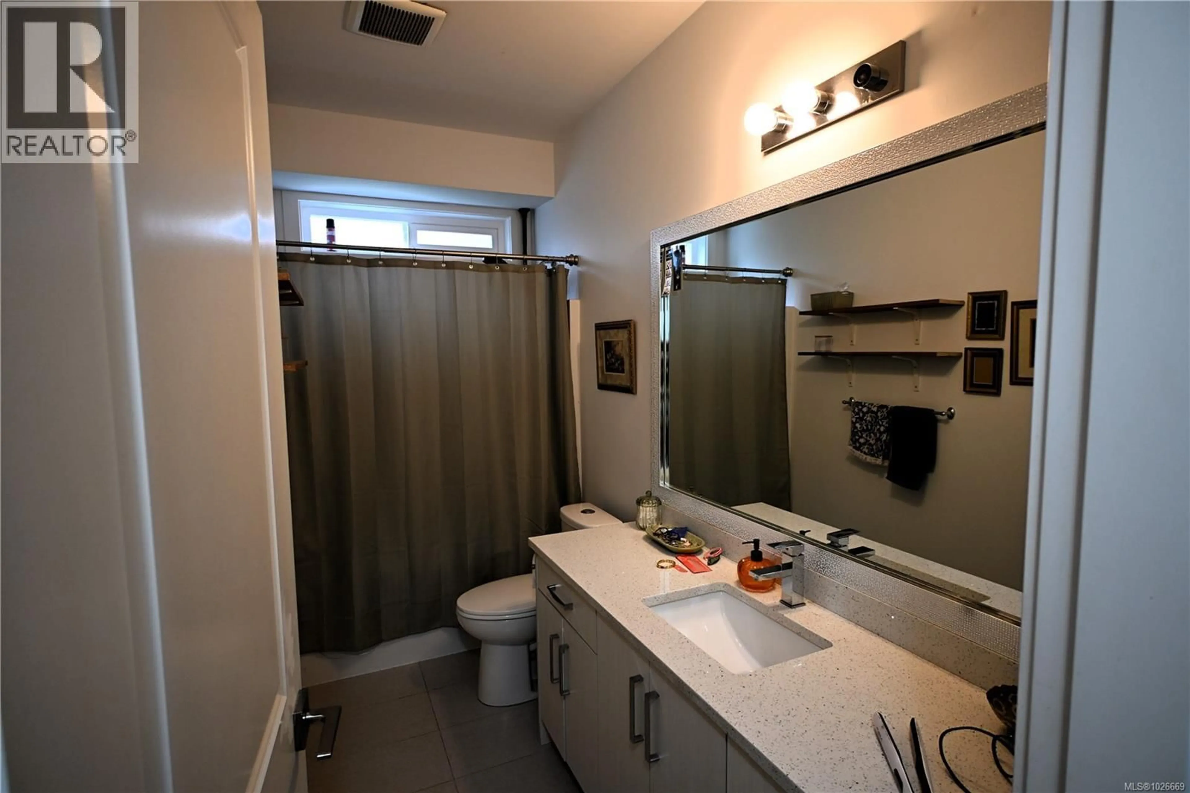 Standard bathroom, ceramic/tile floor for 1656 ROBERTA ROAD SOUTH, Nanaimo British Columbia V9X0B6