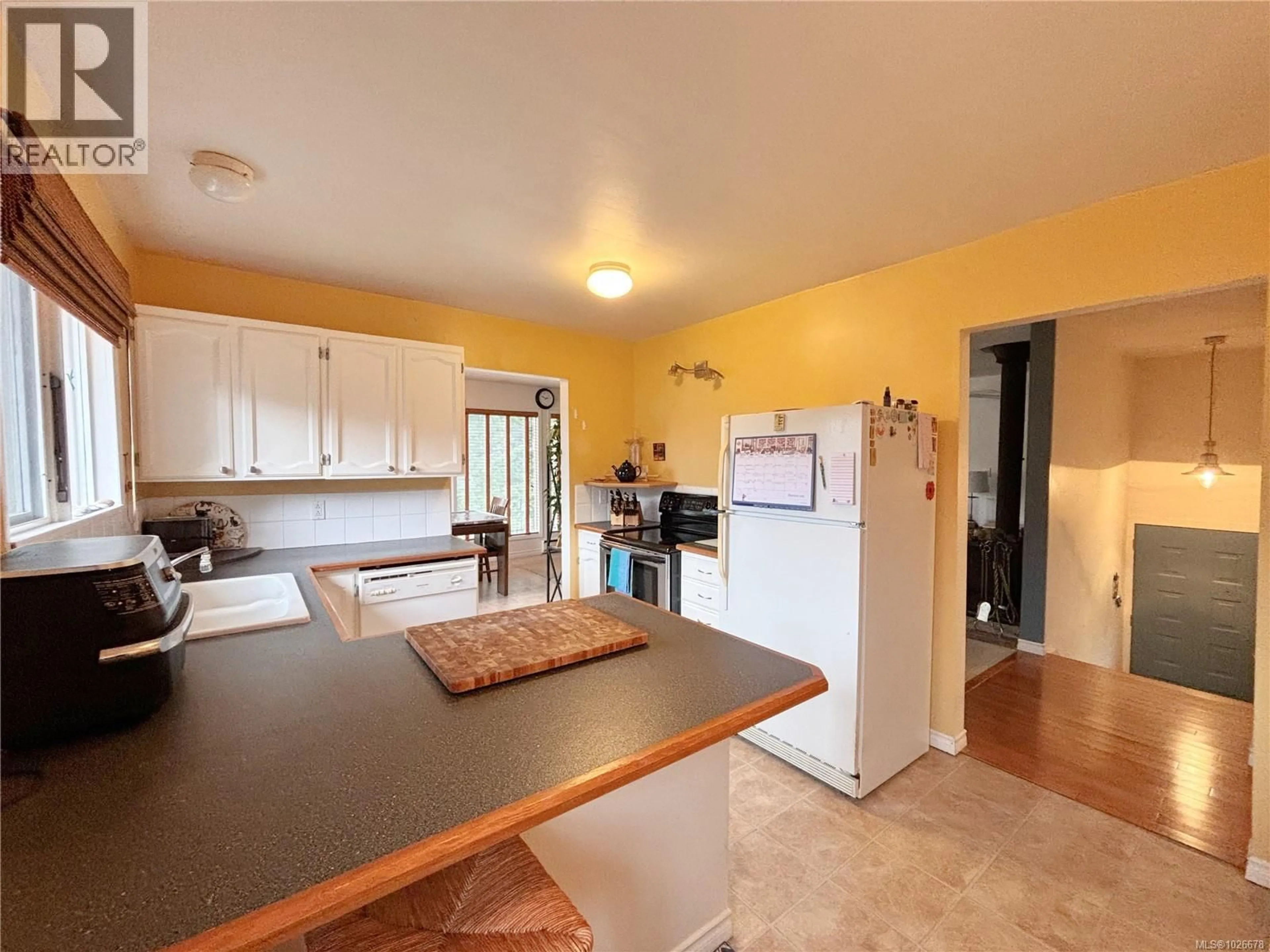 Open concept kitchen, unknown for 570 EAGLE CRESCENT, Gold River British Columbia V0P1G0