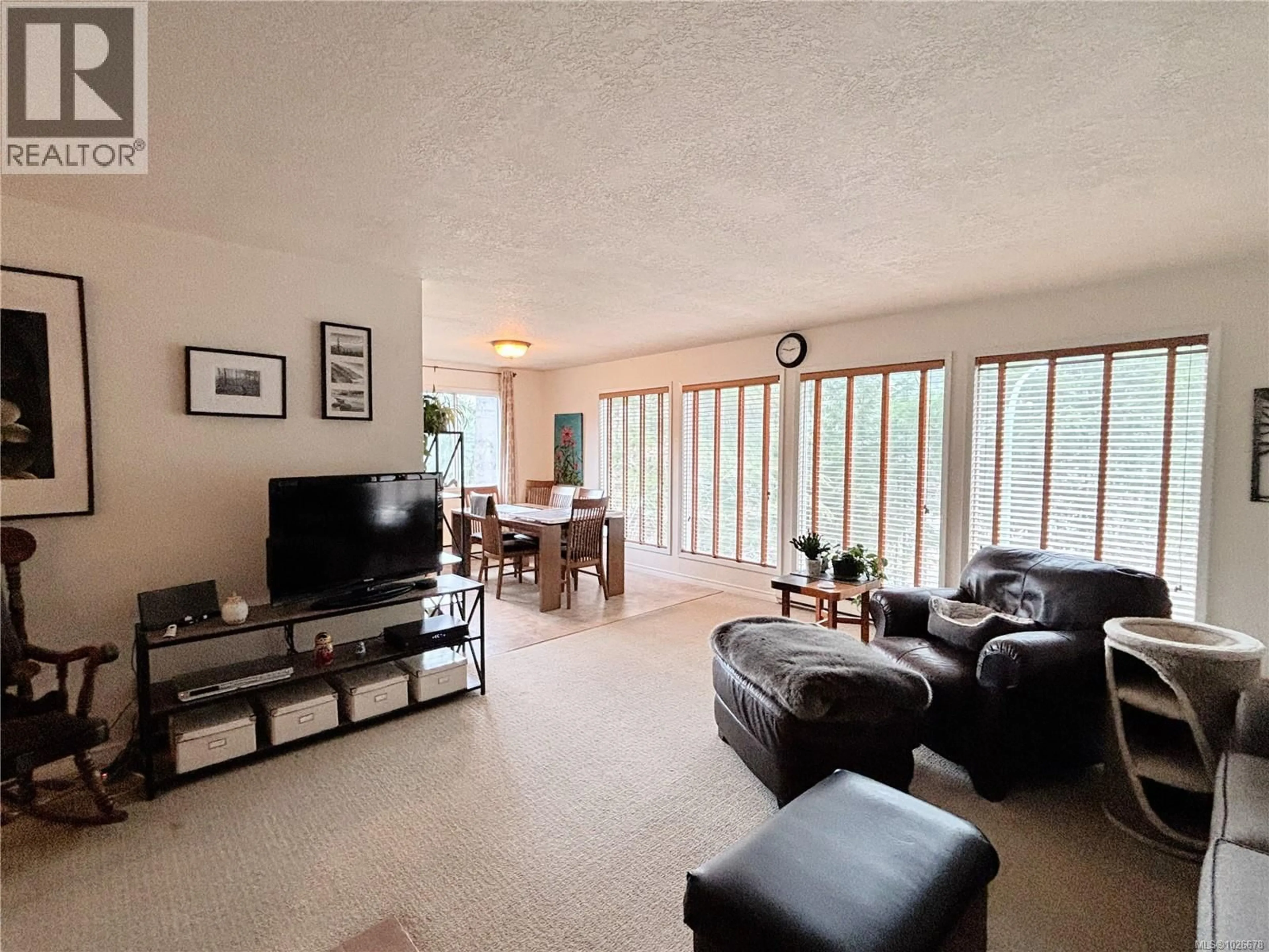 Living room with furniture, unknown for 570 EAGLE CRESCENT, Gold River British Columbia V0P1G0