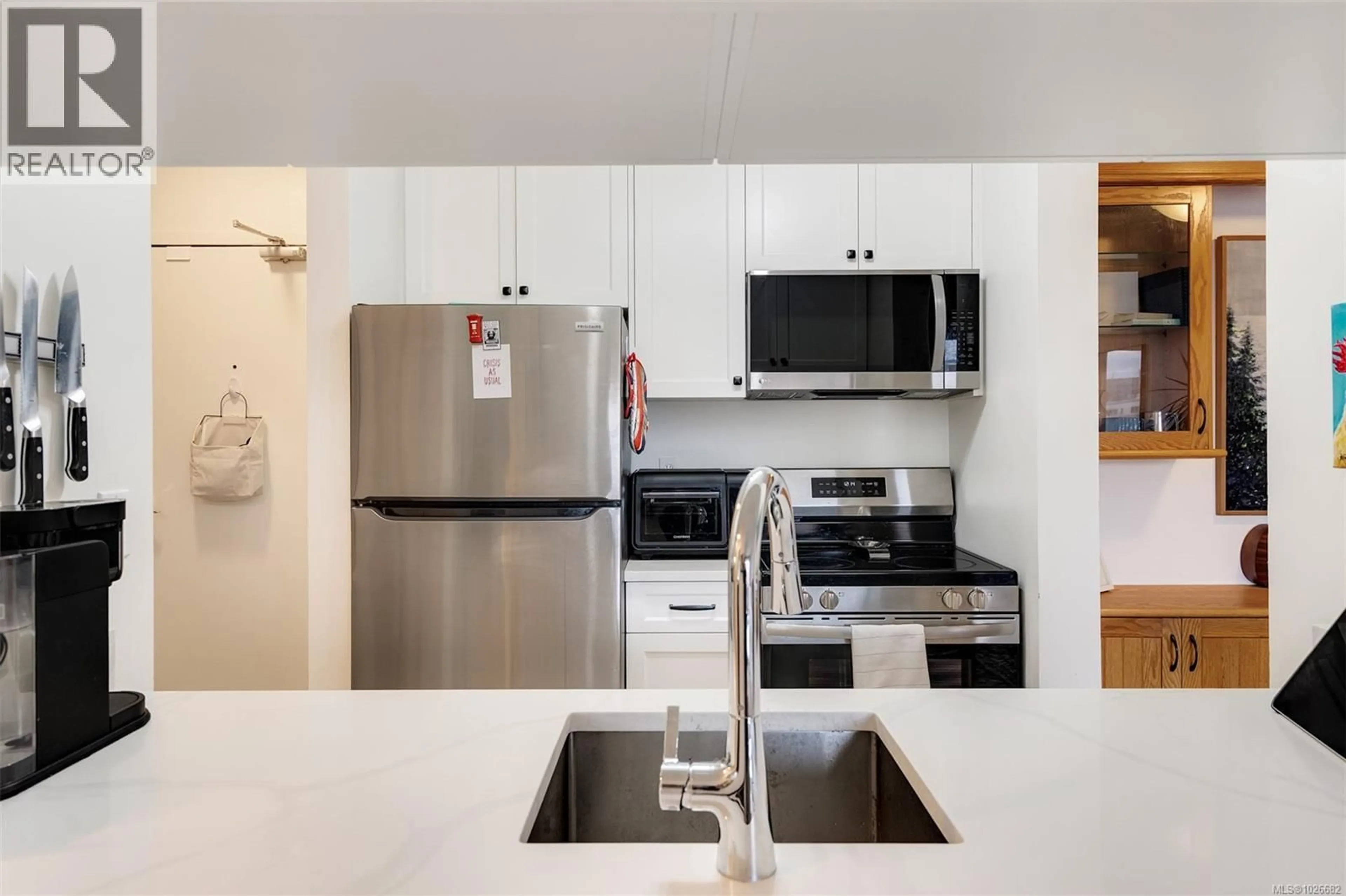 Standard kitchen, unknown for 401 - 1630 QUADRA STREET, Victoria British Columbia V8W3J5