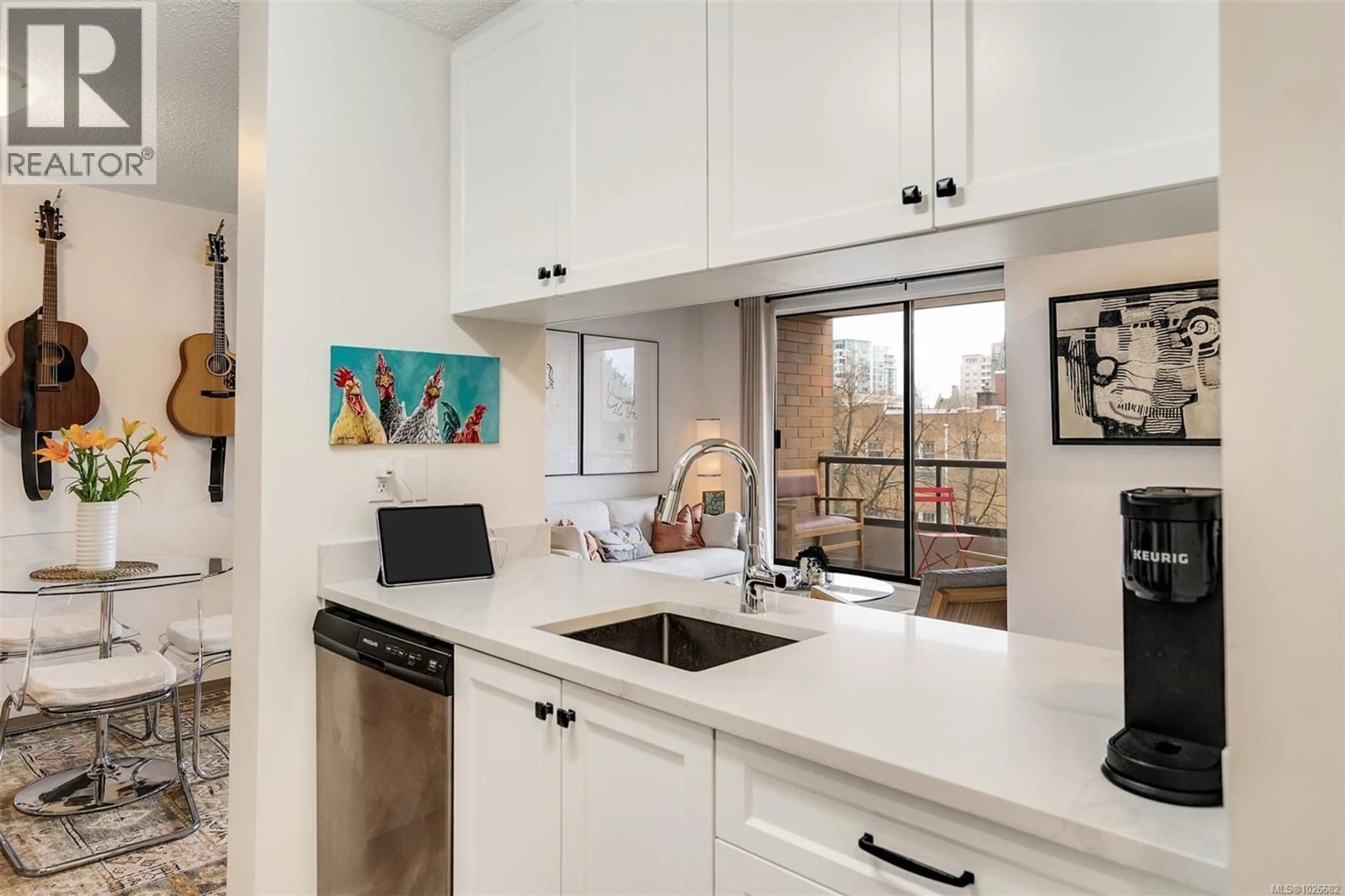 Unknown for 401 - 1630 QUADRA STREET, Victoria British Columbia V8W3J5