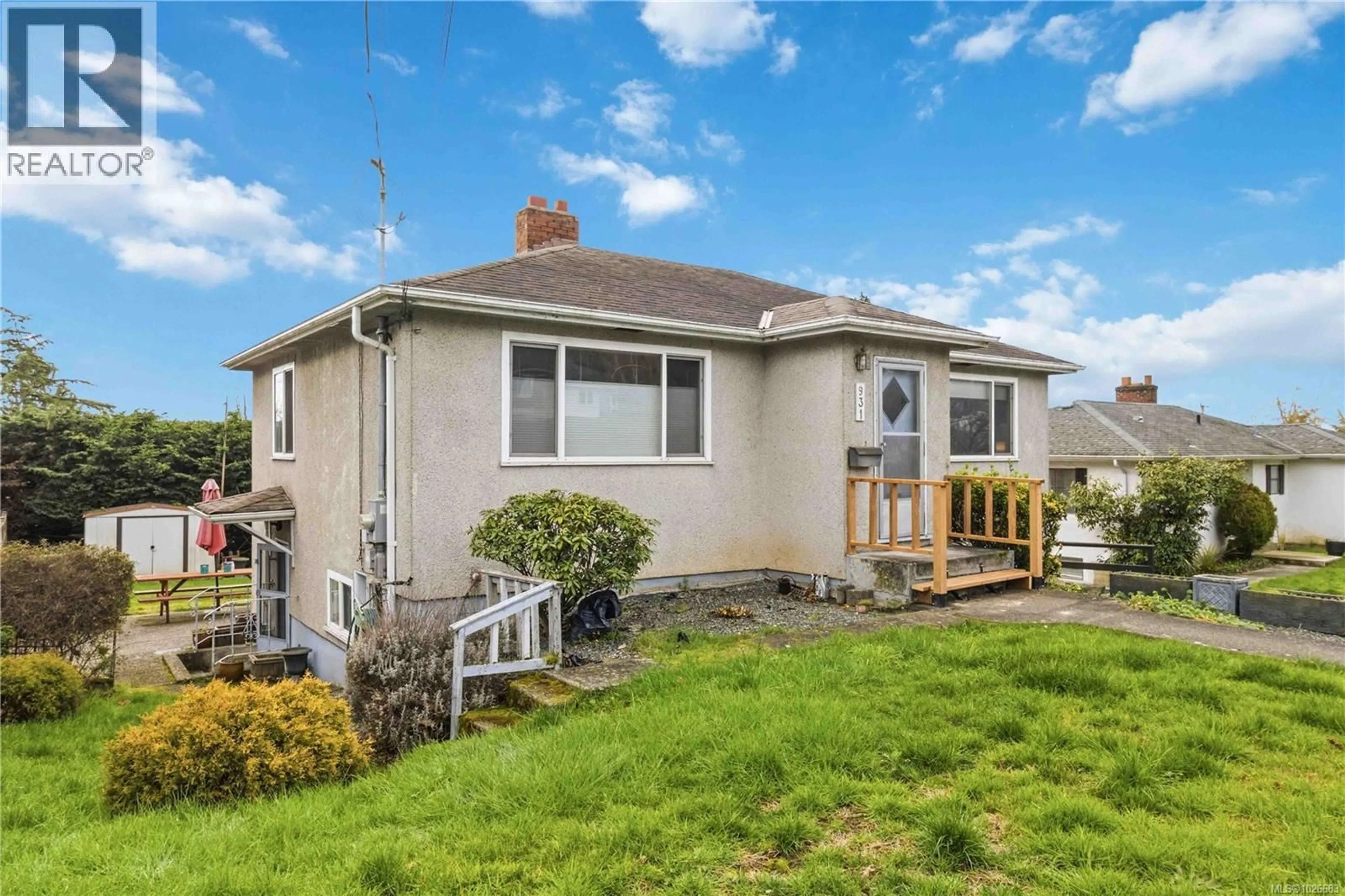 Home with vinyl exterior material, unknown for 931 MCKENZIE AVENUE, Saanich British Columbia V8X3G6