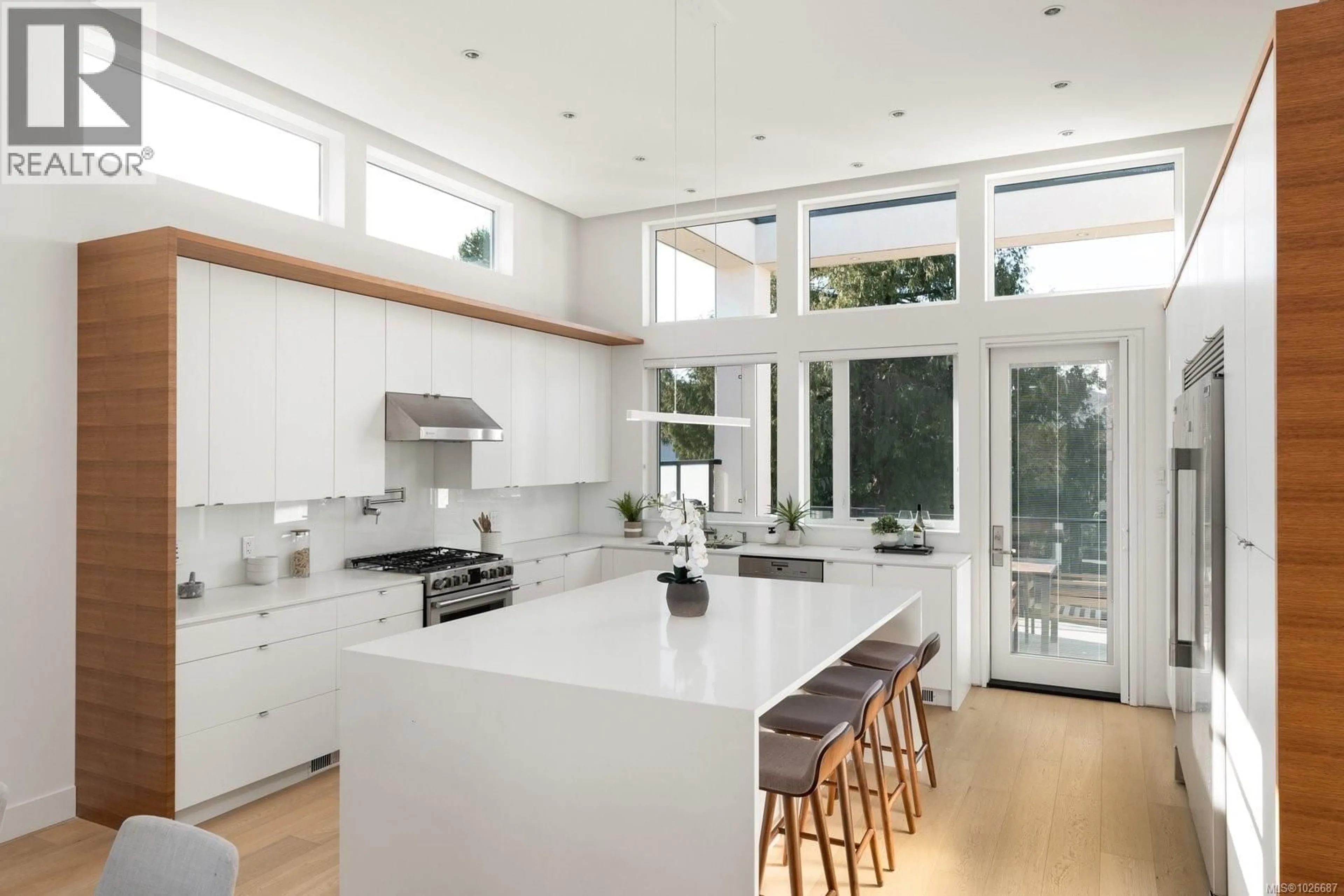 Contemporary kitchen, ceramic/tile floor for 2318 SHAKESPEARE STREET, Victoria British Columbia V8R4G3