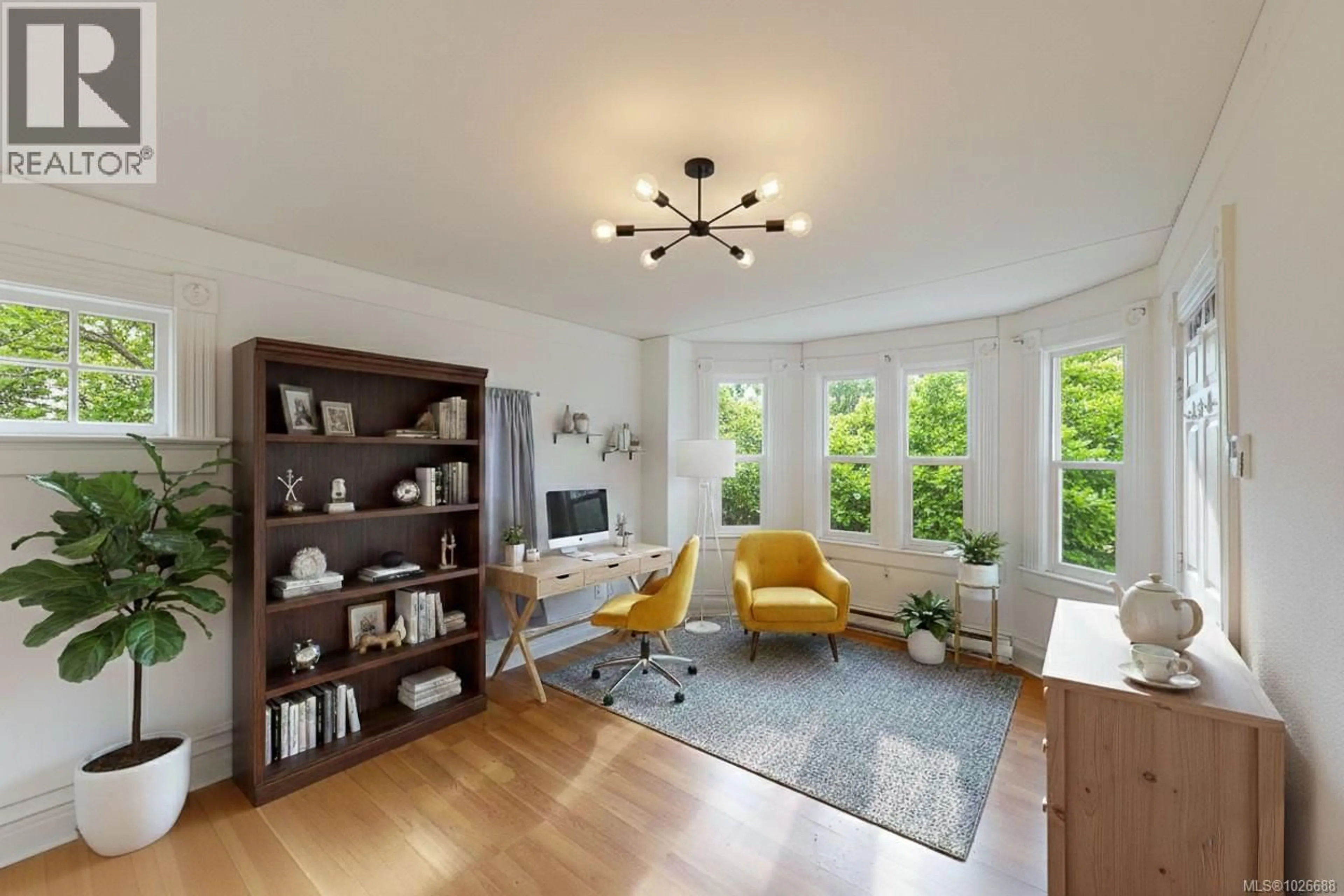 Living room with furniture, unknown for 2943 CEDAR HILL ROAD, Victoria British Columbia V8T3H8