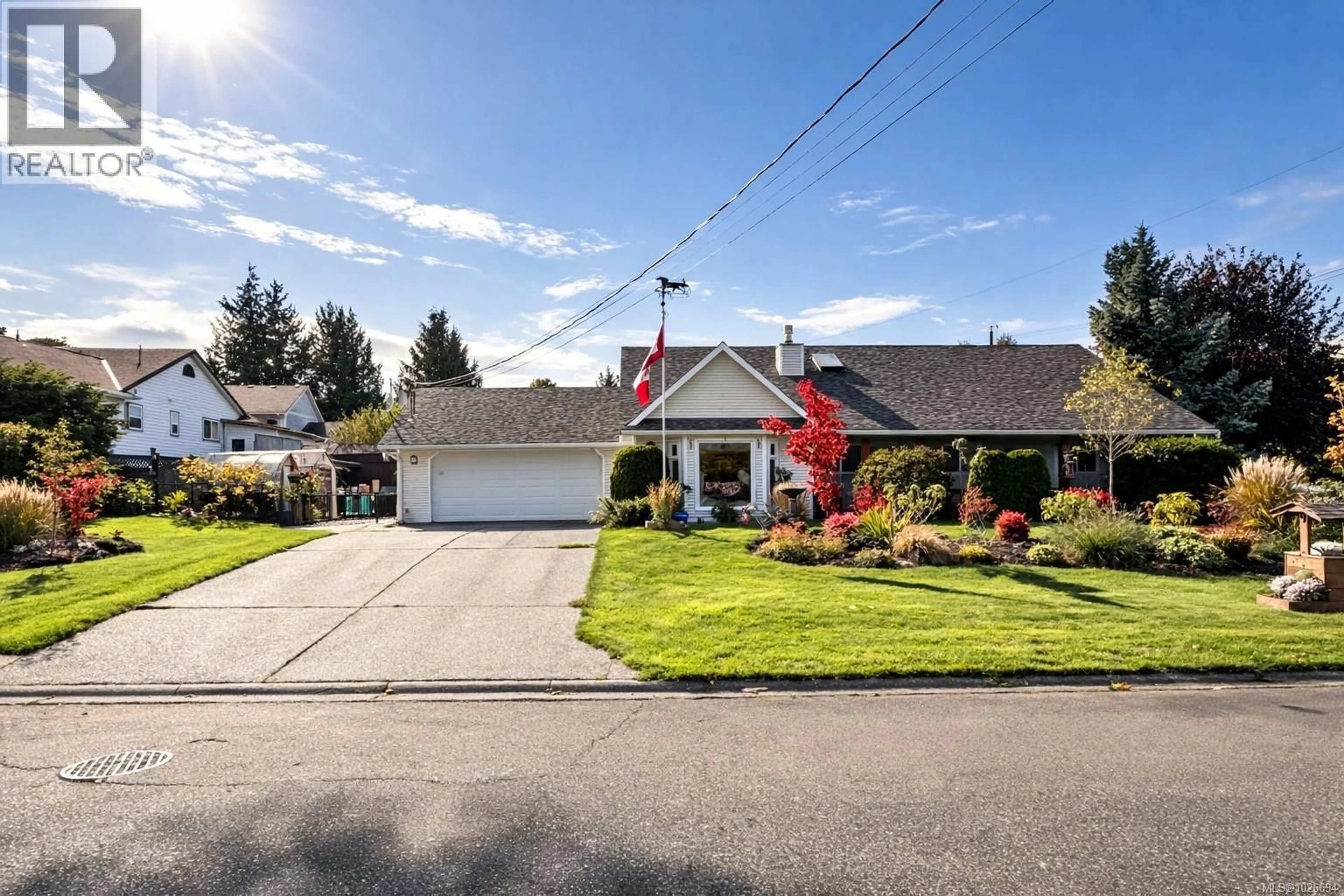 Home with vinyl exterior material, street for 697 WOODBURN STREET, Parksville British Columbia V9P2M1