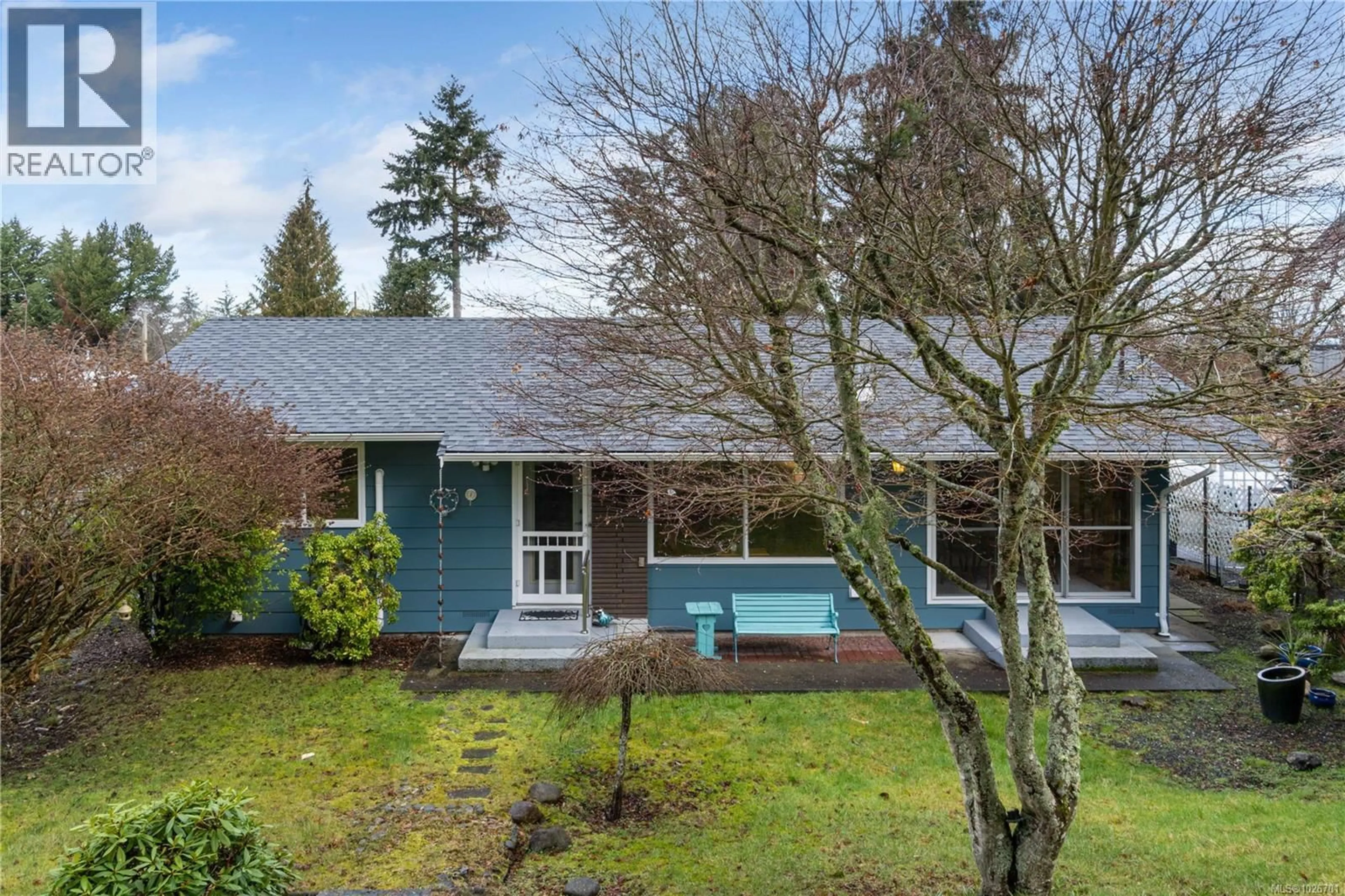 A pic from outside/outdoor area/front of a property/back of a property/a pic from drone, street for 275 PIONEER CRESCENT, Parksville British Columbia V9P1V5