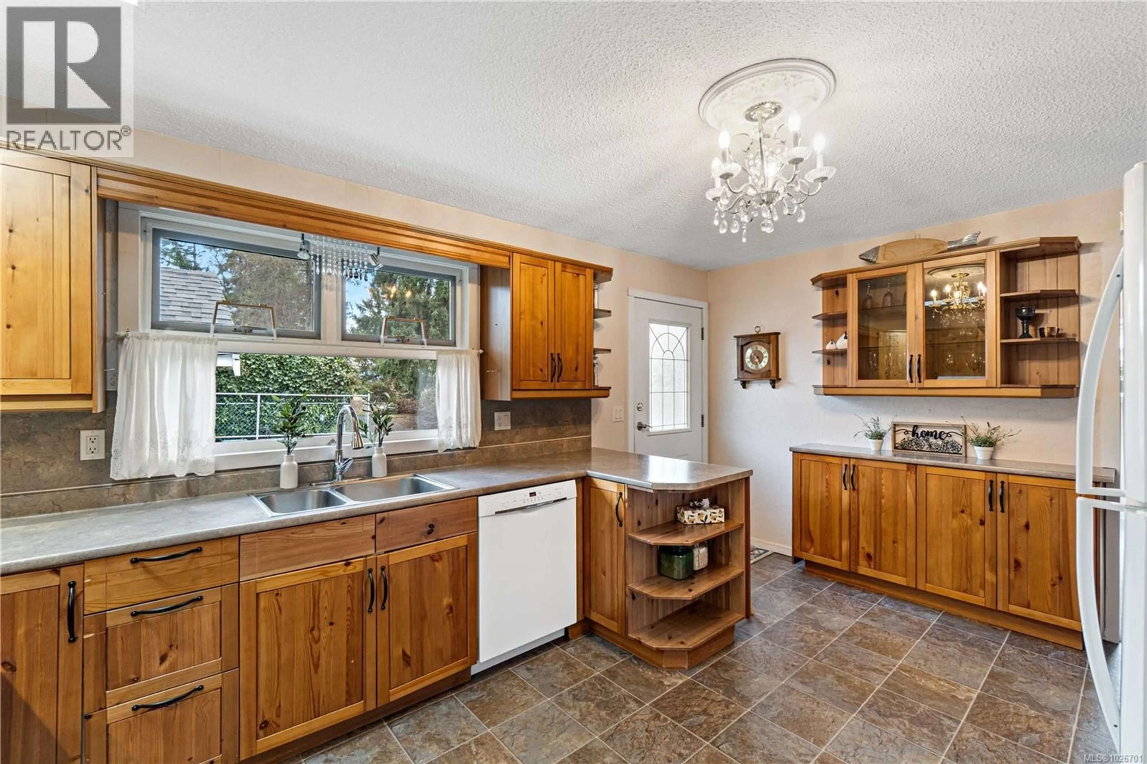 Standard kitchen, ceramic/tile floor for 275 PIONEER CRESCENT, Parksville British Columbia V9P1V5