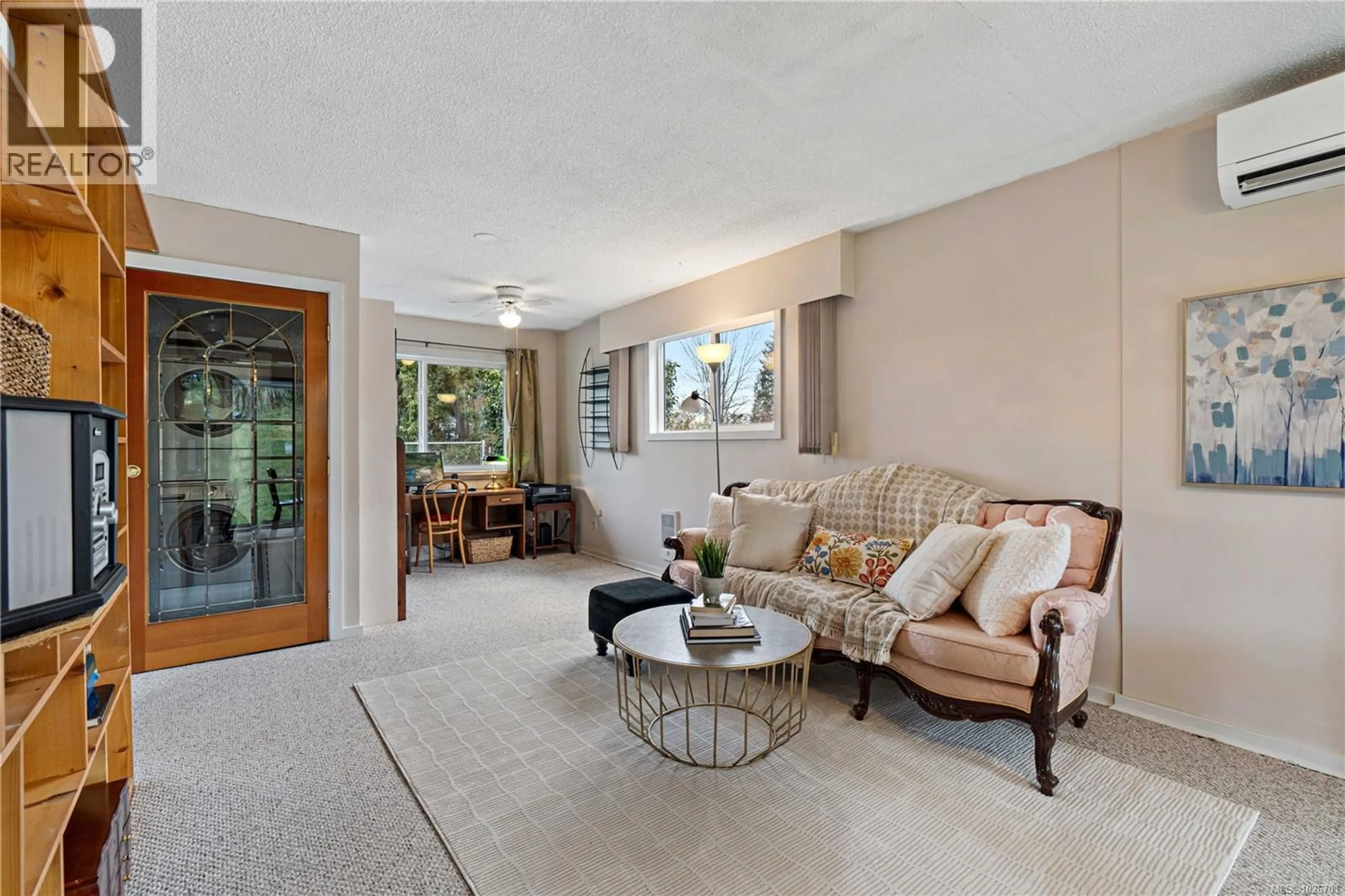 Living room with furniture, unknown for 275 PIONEER CRESCENT, Parksville British Columbia V9P1V5