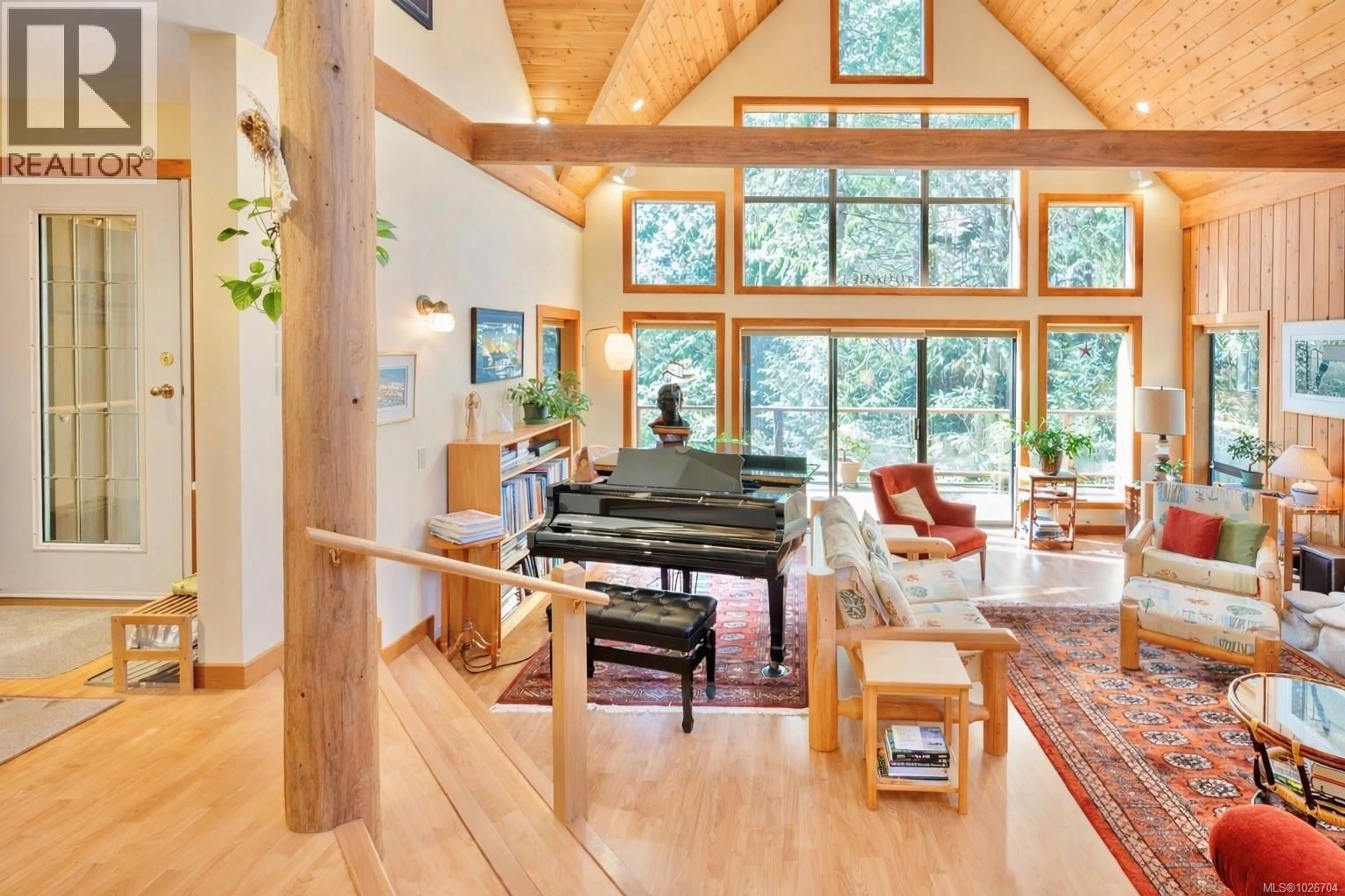 Indoor foyer for 1290 LYNN ROAD, Tofino British Columbia V0R2Z0