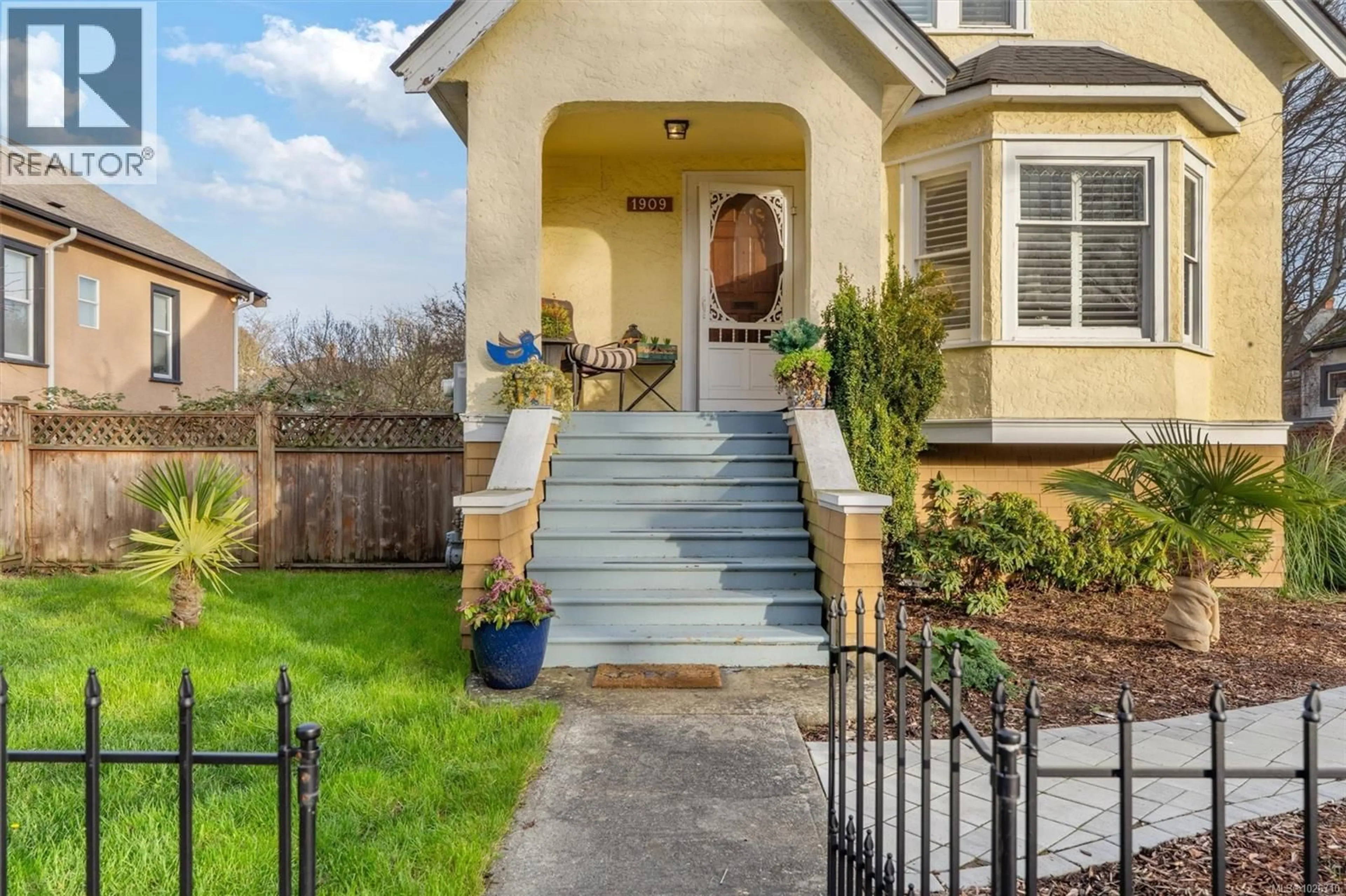 Unknown for 1909 DUCHESS STREET, Victoria British Columbia V8R4W2