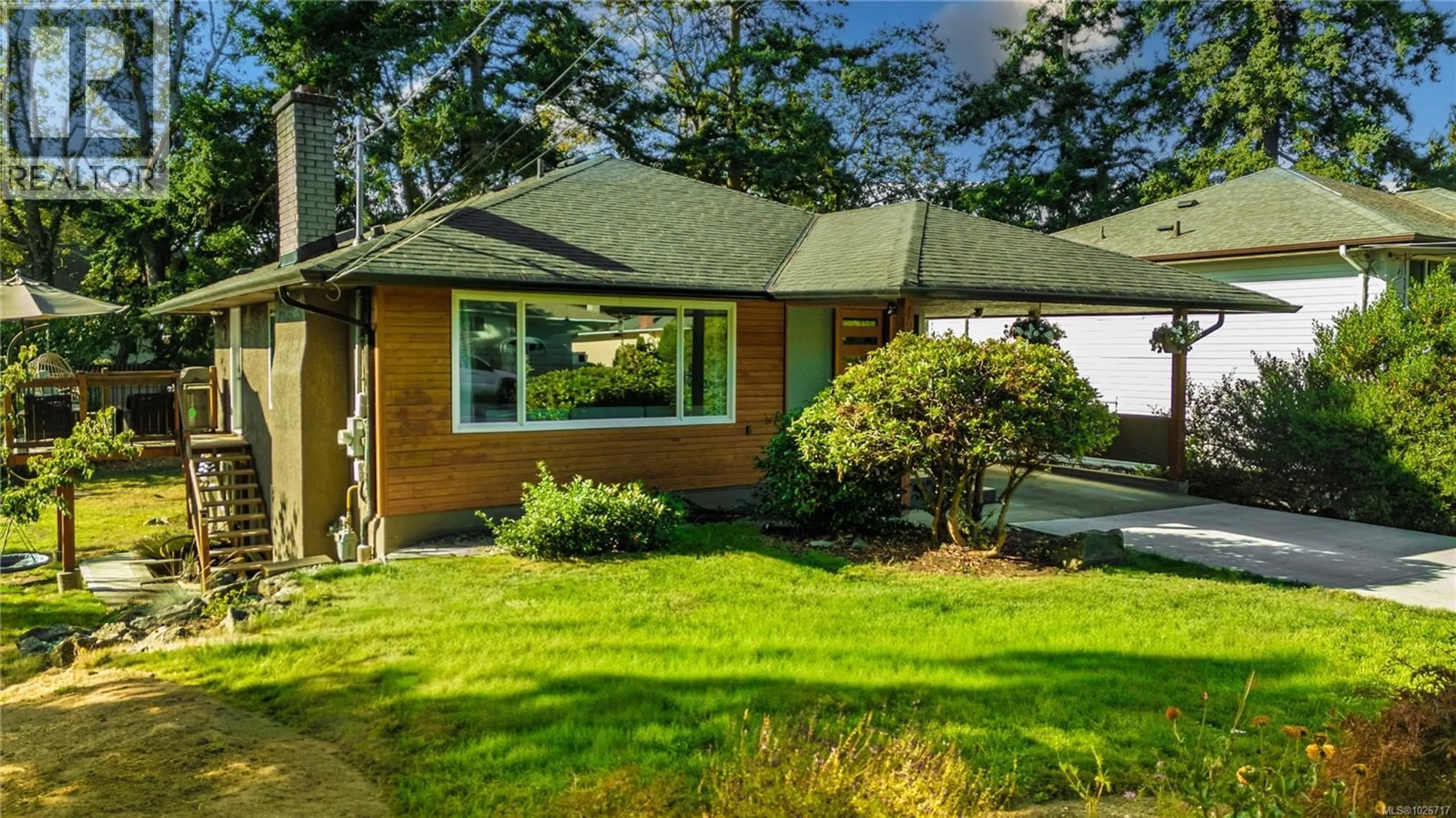 Home with vinyl exterior material, street for 1299 CAMROSE CRESCENT, Saanich British Columbia V8P1N6