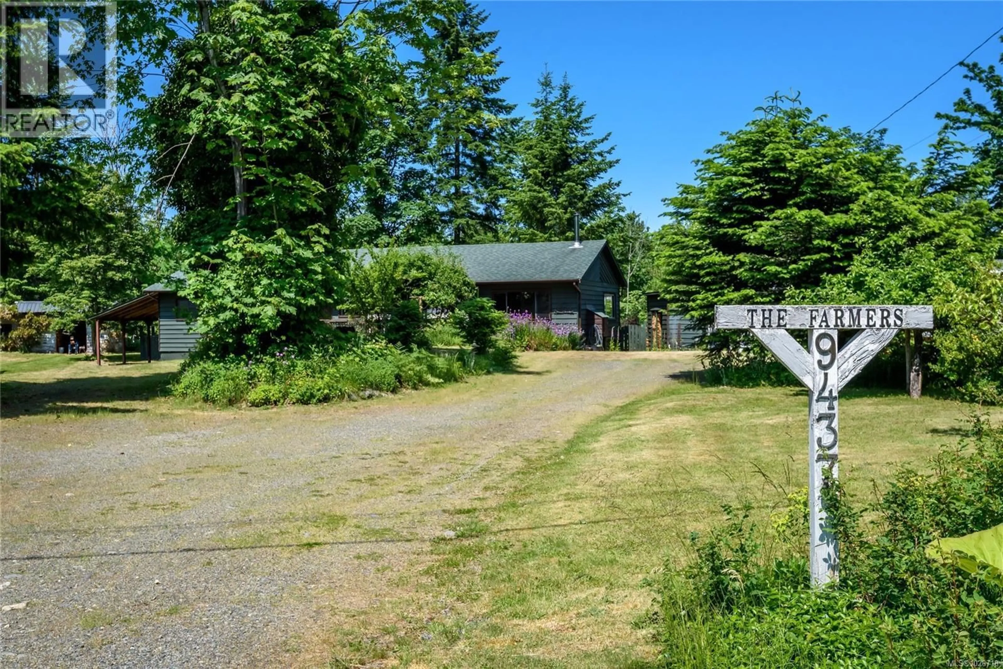 A pic from outside/outdoor area/front of a property/back of a property/a pic from drone, street for 9437 MARTIN PARK DRIVE, Black Creek British Columbia V9J1C3