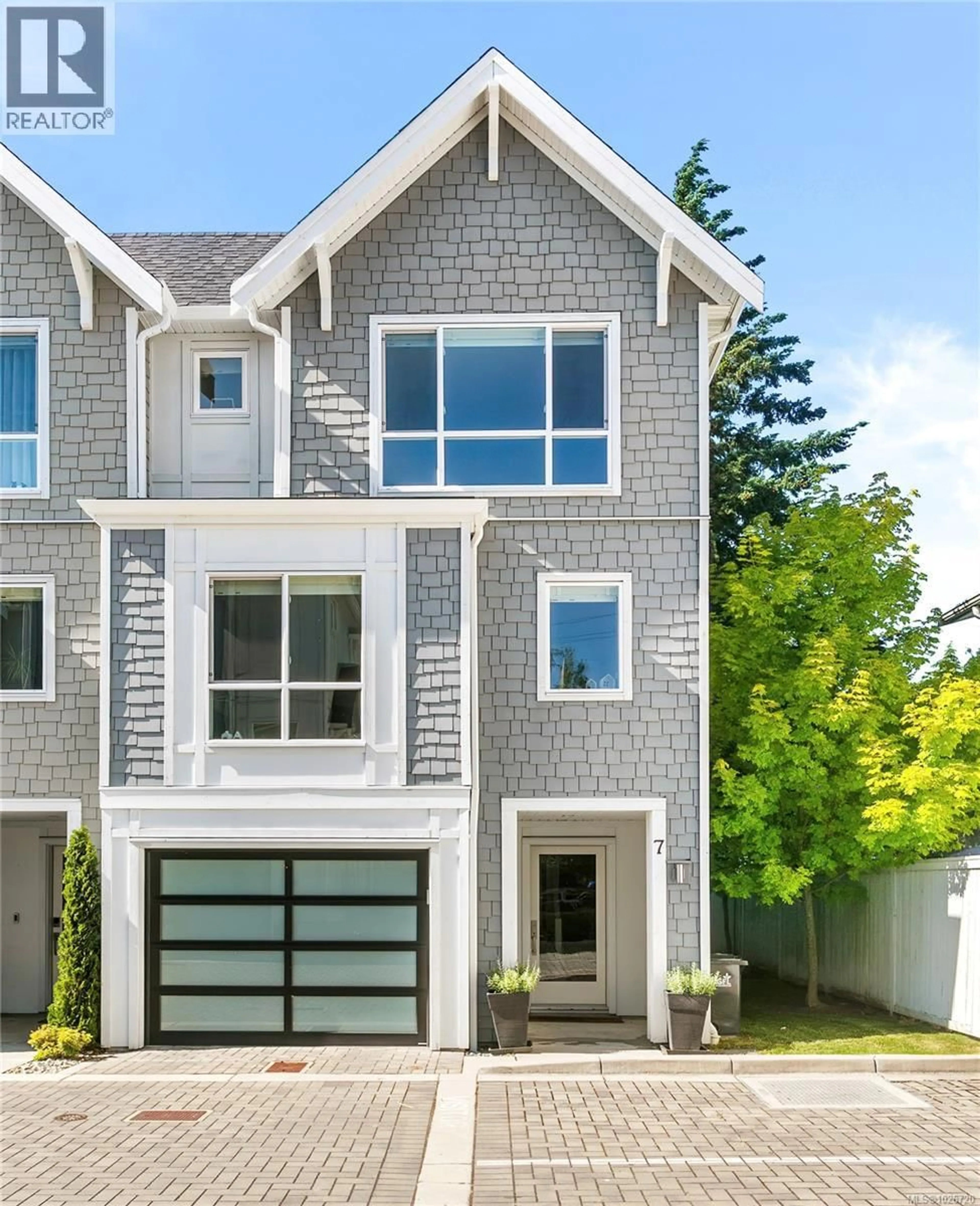 Home with brick exterior material, street for 7 - 1032 CLOVERDALE AVENUE, Saanich British Columbia V8X2T9