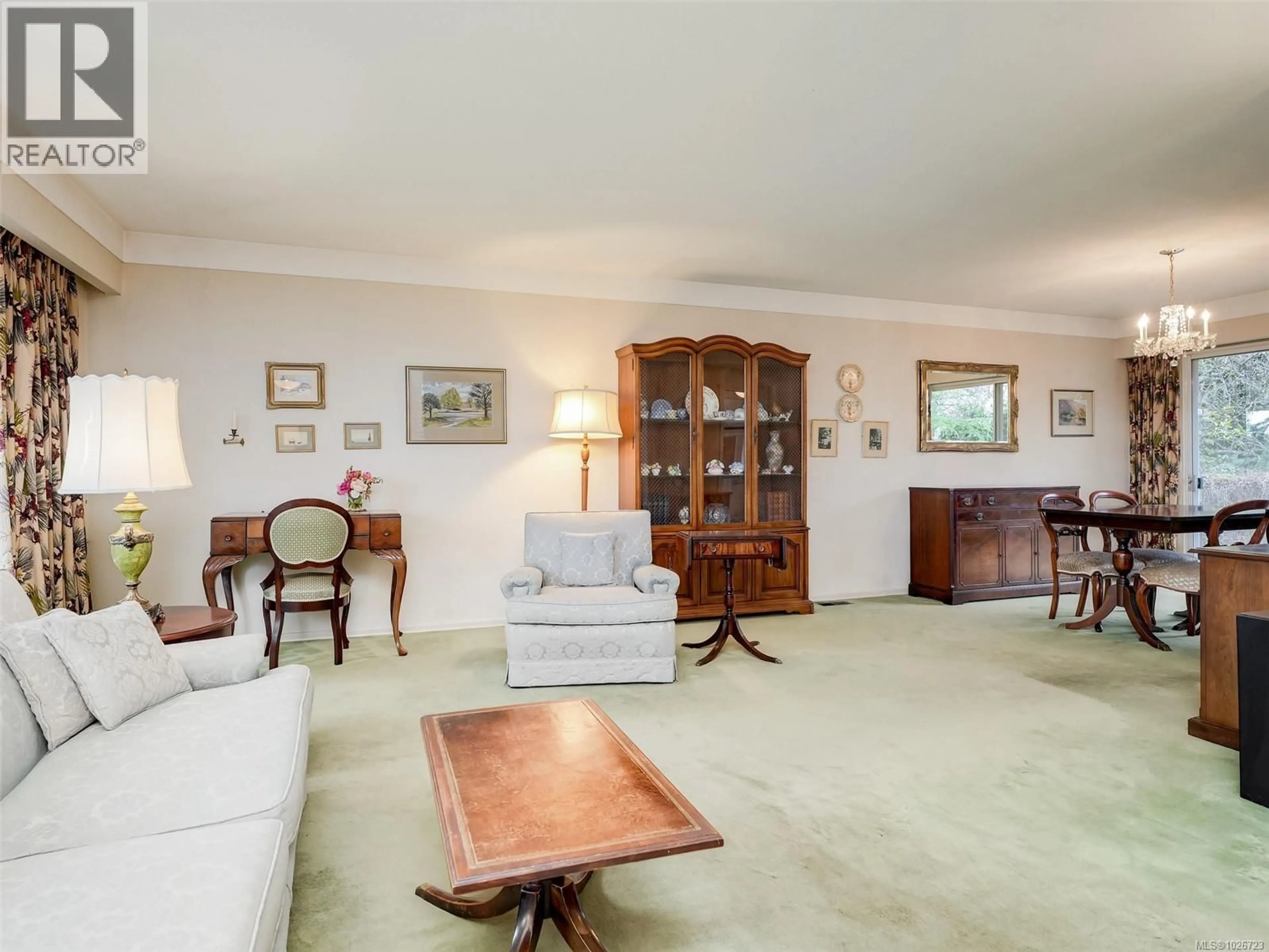 Living room with furniture, unknown for 2086 AVONDALE ROAD, Oak Bay British Columbia V8P1V4