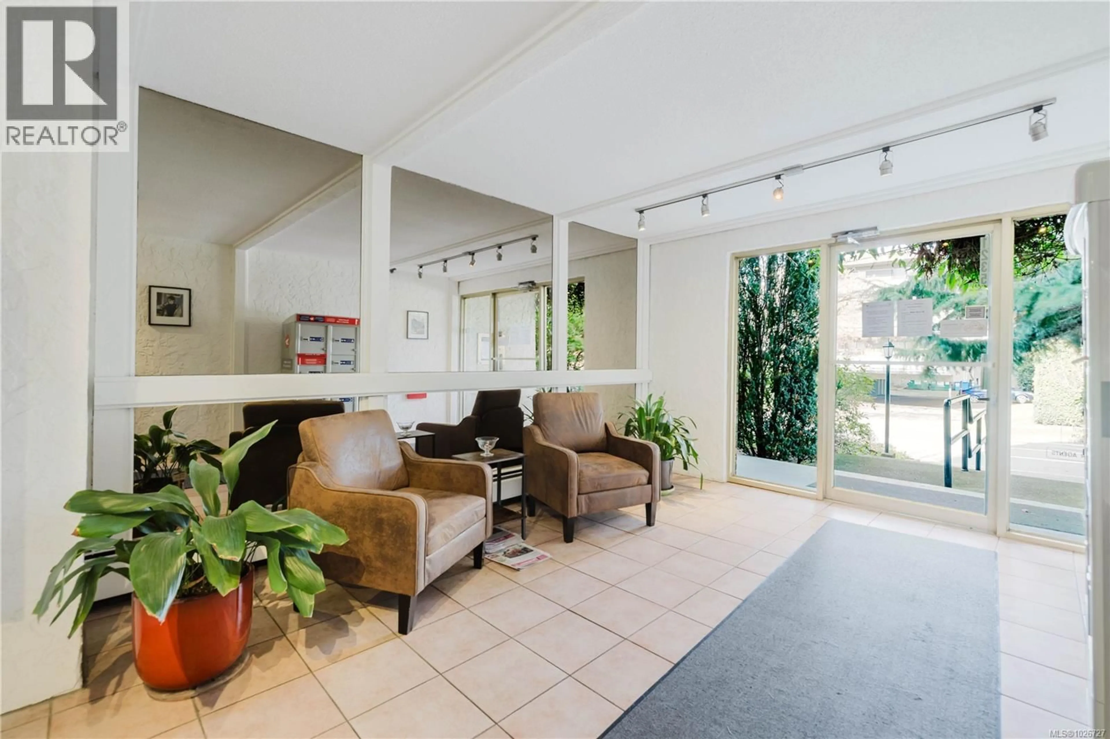 Lobby for 201 - 1235 JOHNSON STREET, Victoria British Columbia V8V3N9