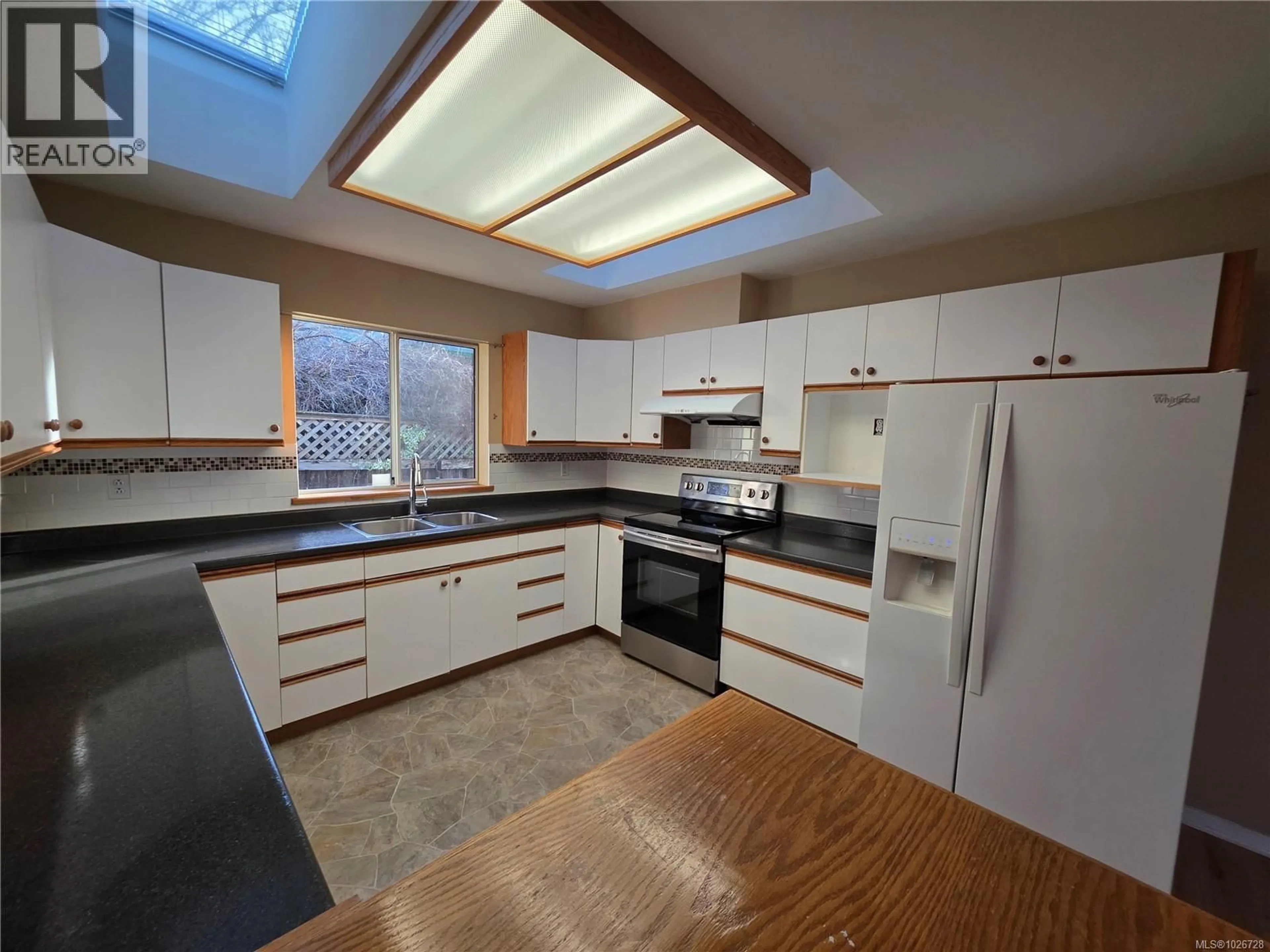 Standard kitchen, unknown for 2417 9TH AVENUE, Port Alberni British Columbia V9Y2N2