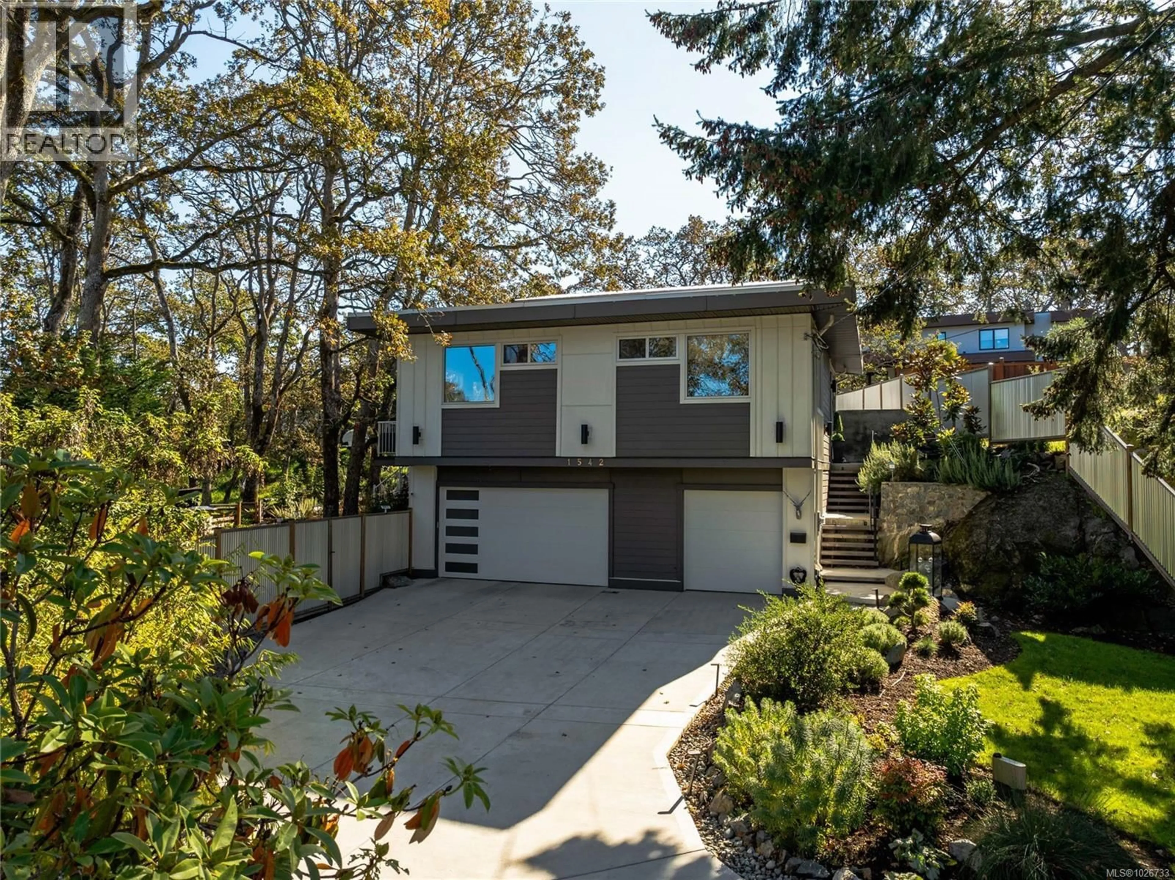 Home with vinyl exterior material, street for 1542 ATHLONE DRIVE, Saanich British Columbia V8P2T1