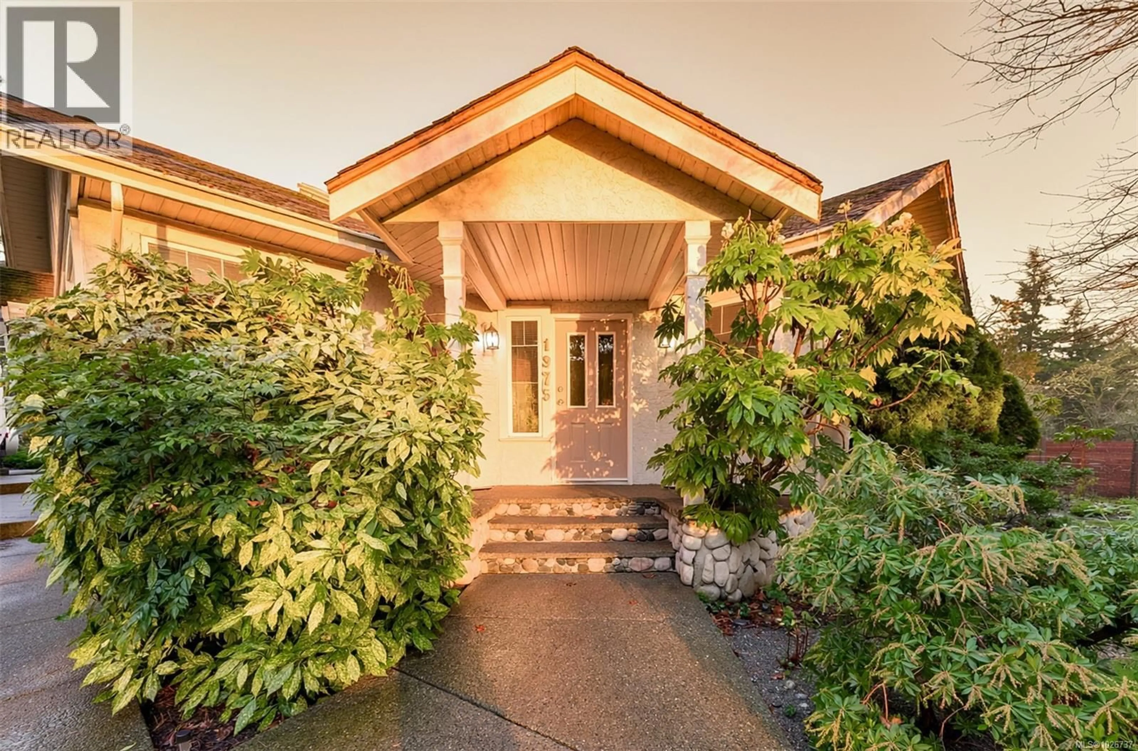 Indoor entryway for 1975 HIGHLAND ROAD, View Royal British Columbia V9B6H8