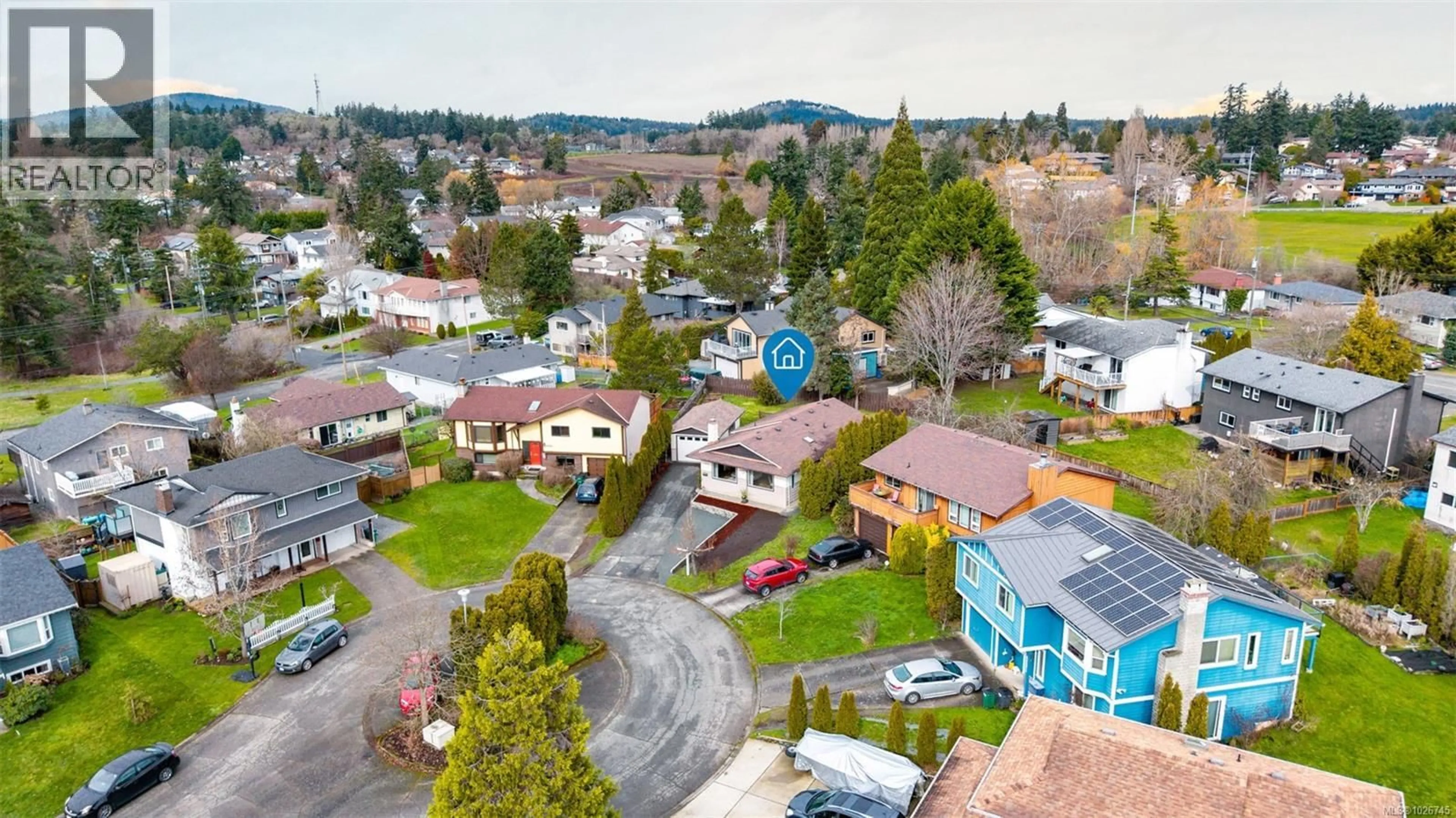 A pic from outside/outdoor area/front of a property/back of a property/a pic from drone, street for 4254 HAYDEN COURT, Saanich British Columbia V8Z6S2