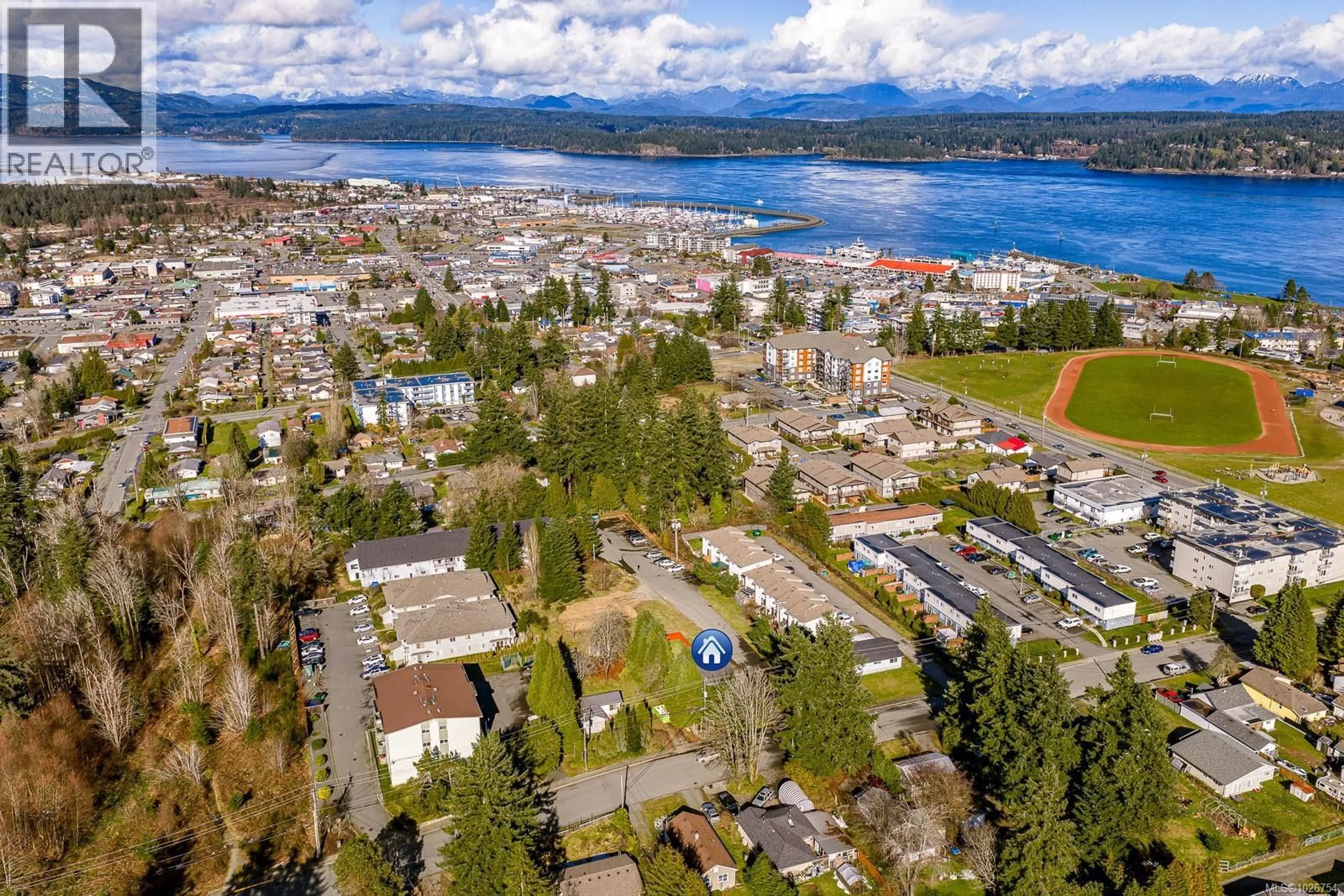 A pic from outside/outdoor area/front of a property/back of a property/a pic from drone, water/lake/river/ocean view for 754 7TH AVENUE, Campbell River British Columbia V9W4A4