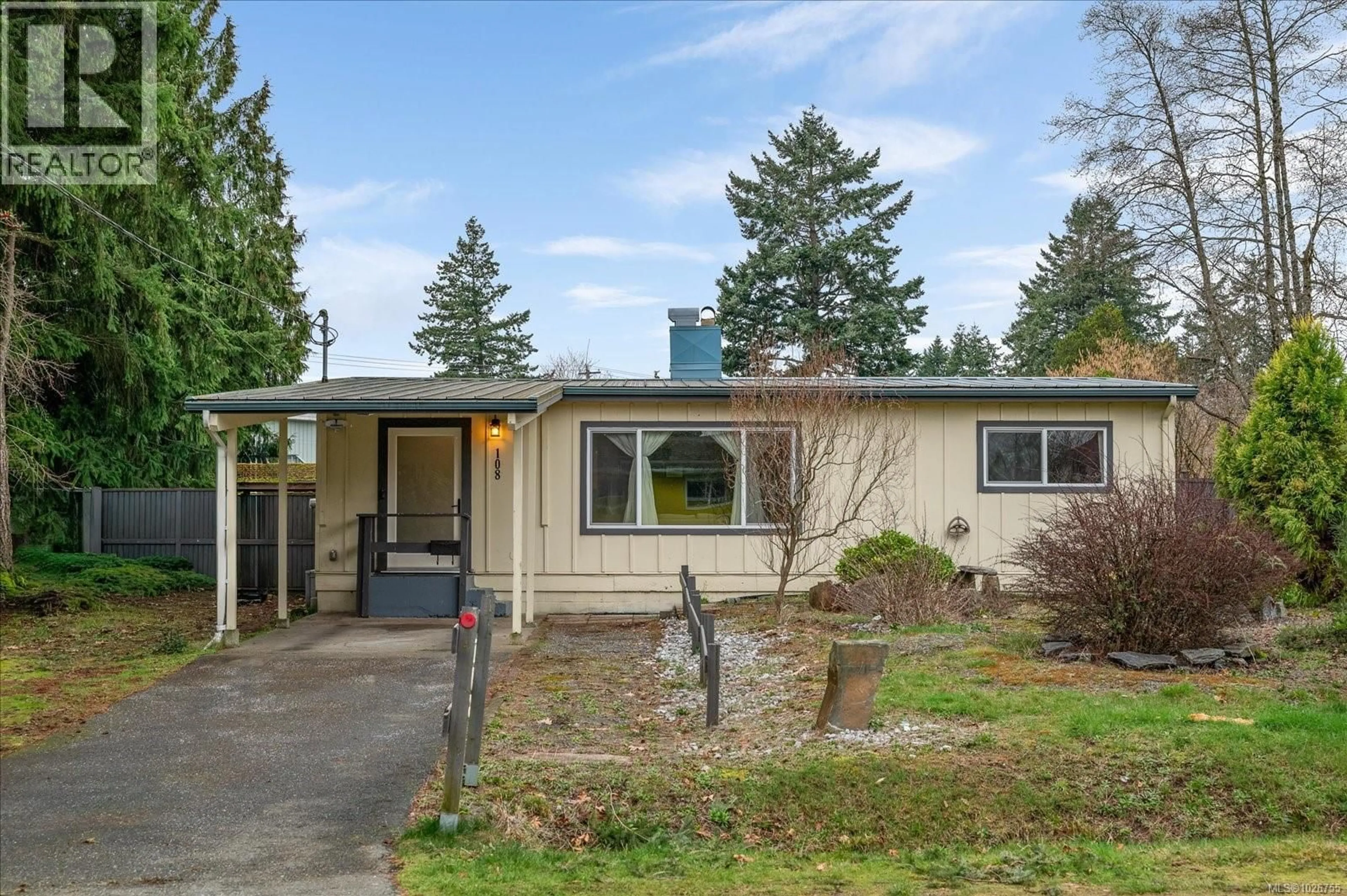 Home with vinyl exterior material, street for 108 EAGLE CRESCENT, Nanaimo British Columbia V9S2S6