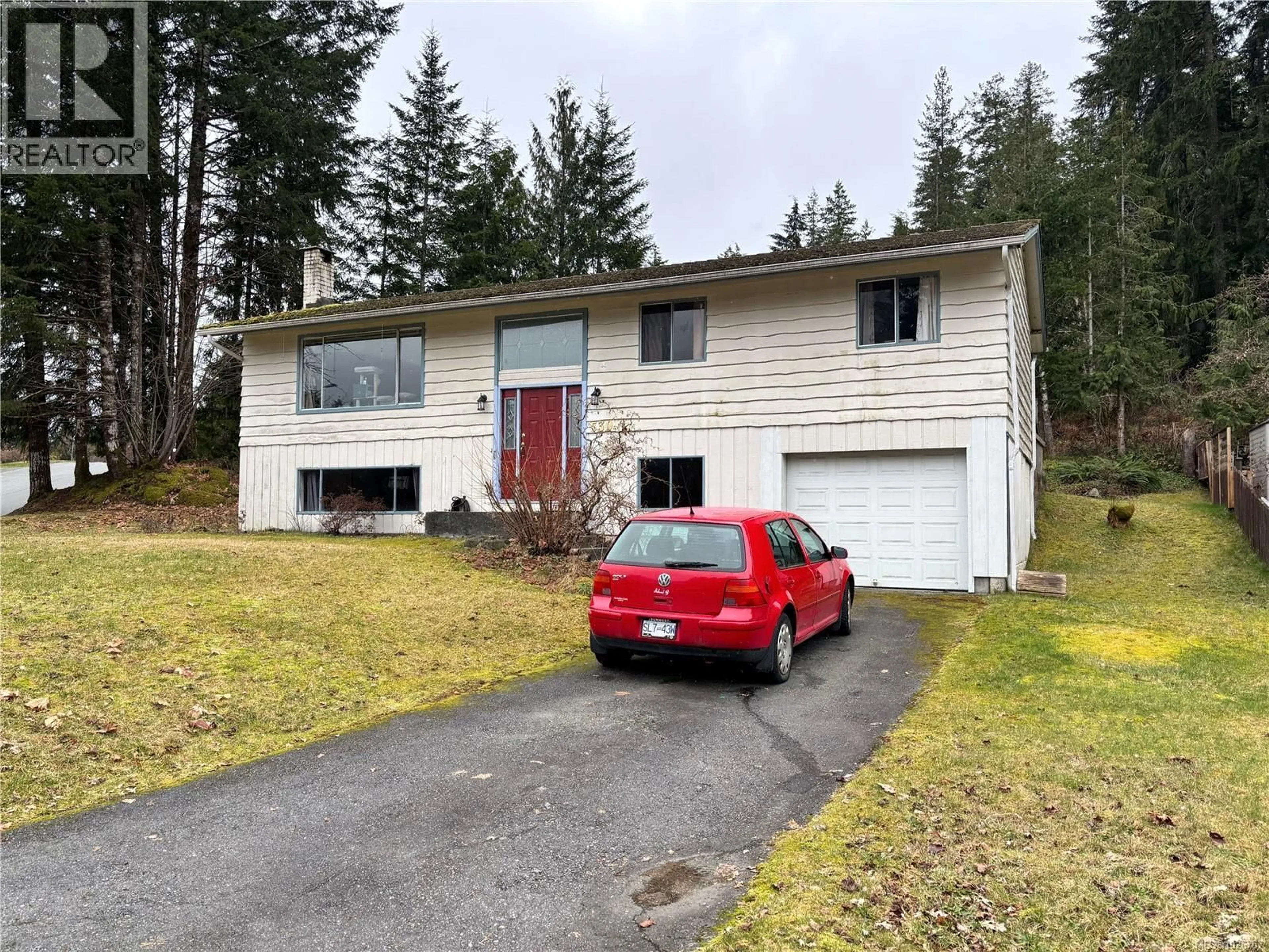 Home with vinyl exterior material, street for 530 DOGWOOD DRIVE, Gold River British Columbia V0P1G0