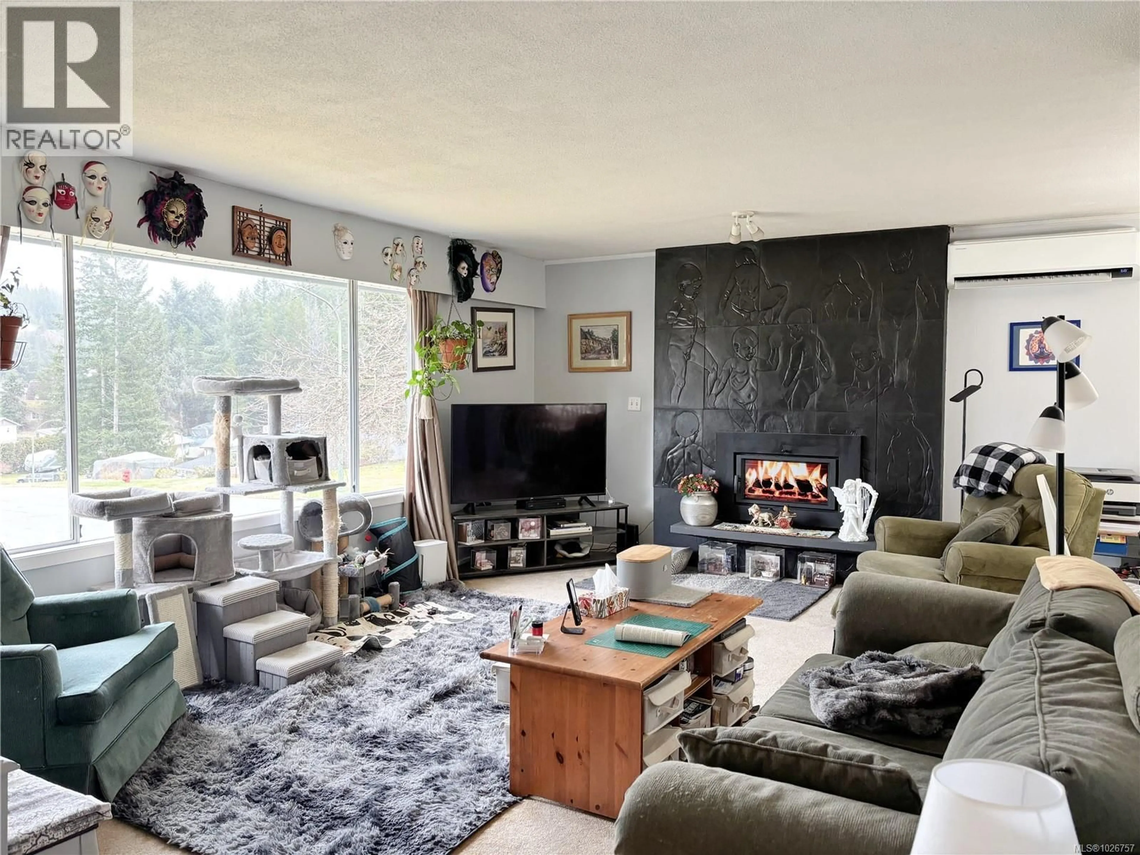 Living room with furniture, unknown for 530 DOGWOOD DRIVE, Gold River British Columbia V0P1G0