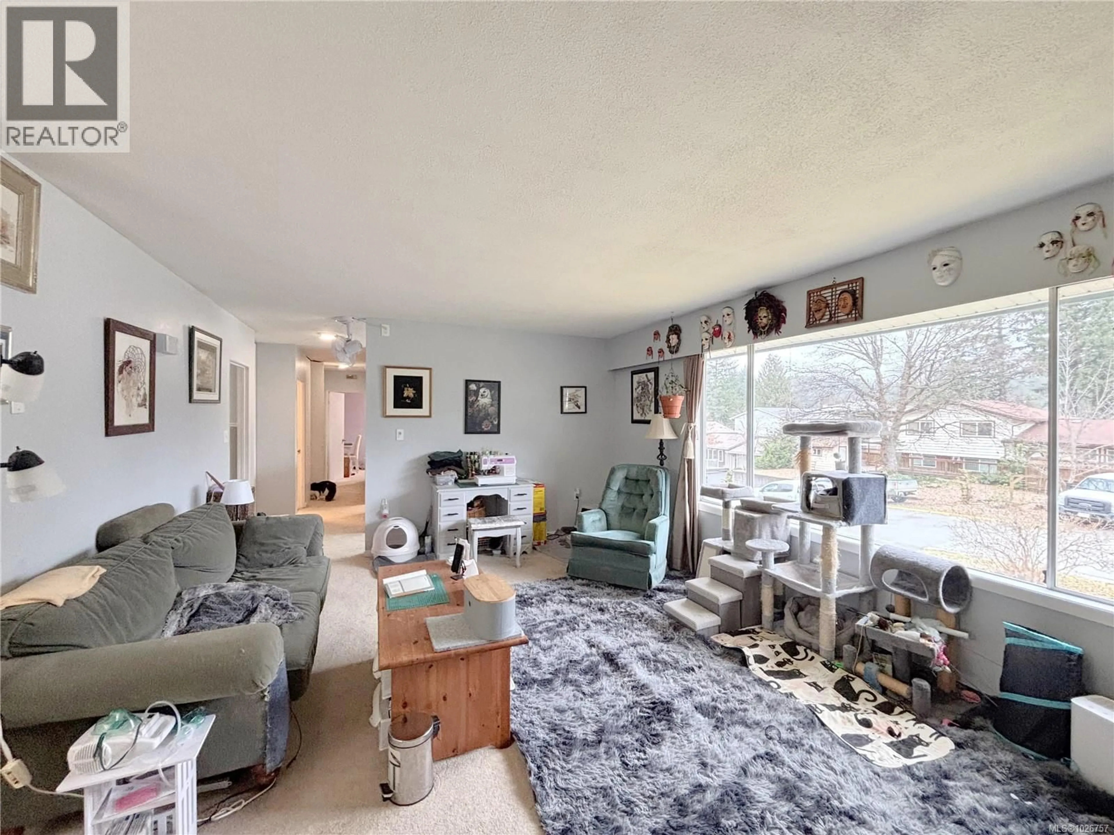 Living room with furniture, unknown for 530 DOGWOOD DRIVE, Gold River British Columbia V0P1G0