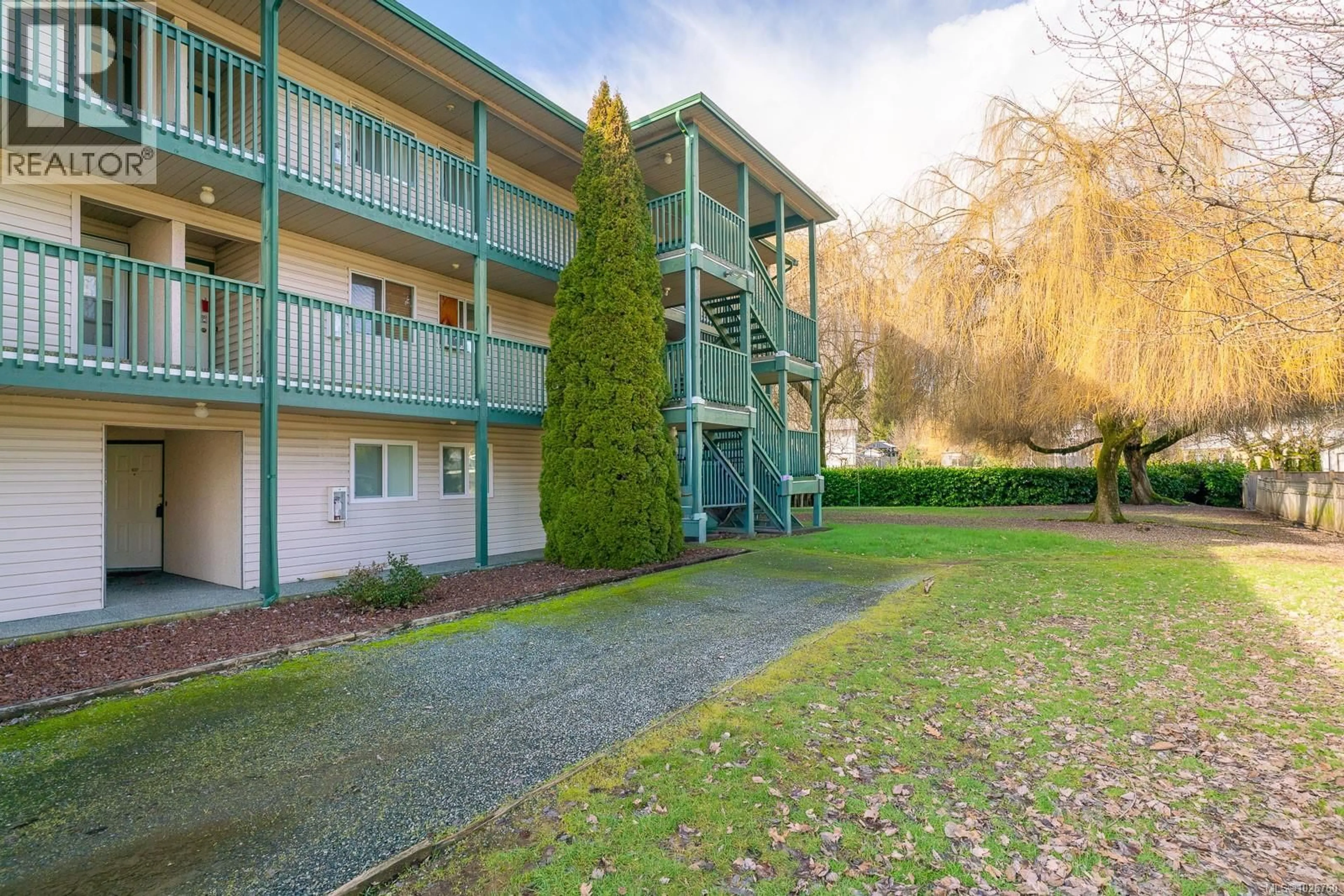 Patio, water/lake/river/ocean view for 107 - 1912 BOWEN ROAD, Nanaimo British Columbia V9S5S6