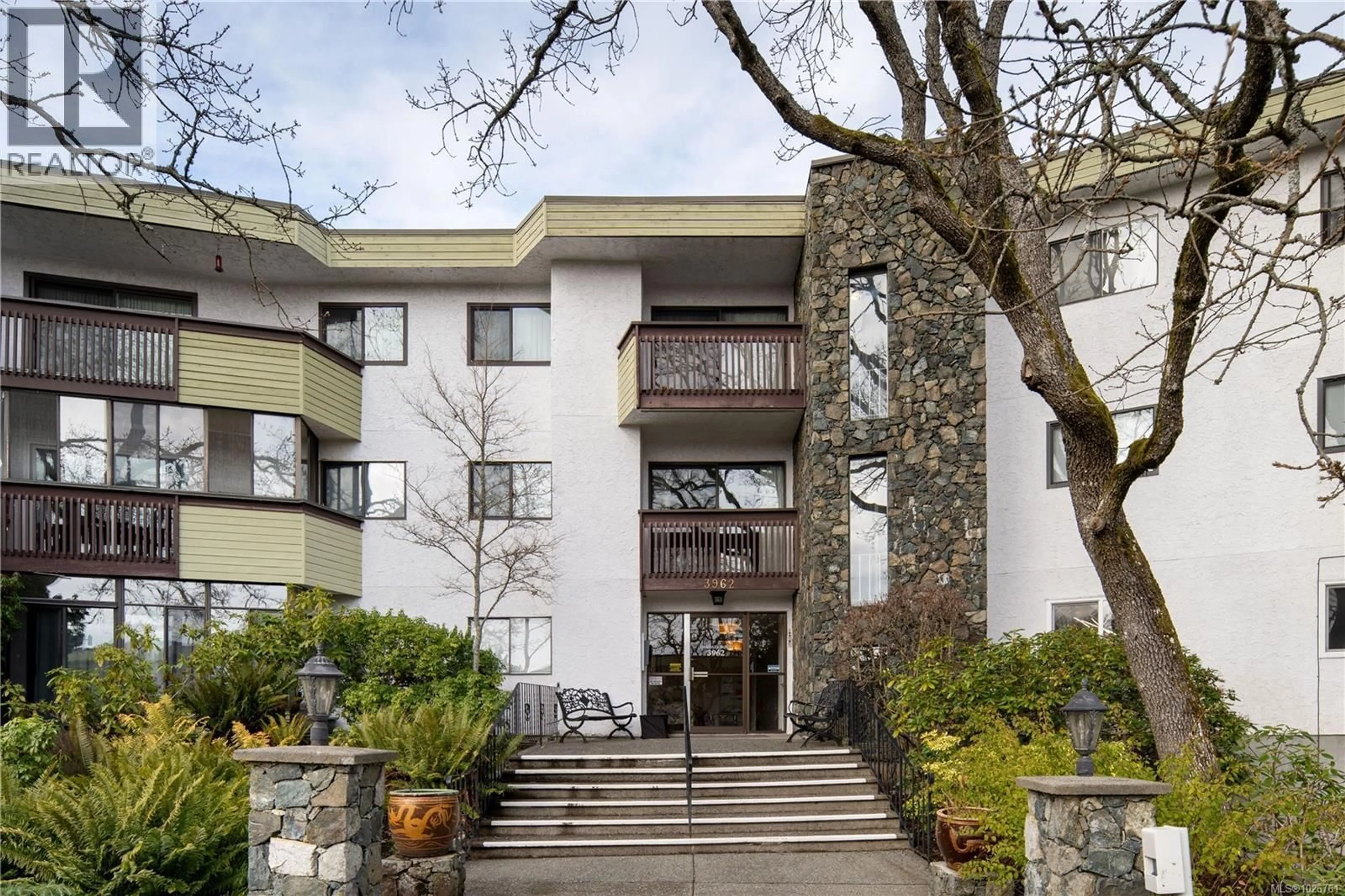 Unknown for 116 - 3962 CEDAR HILL ROAD, Saanich British Columbia V8N3B8