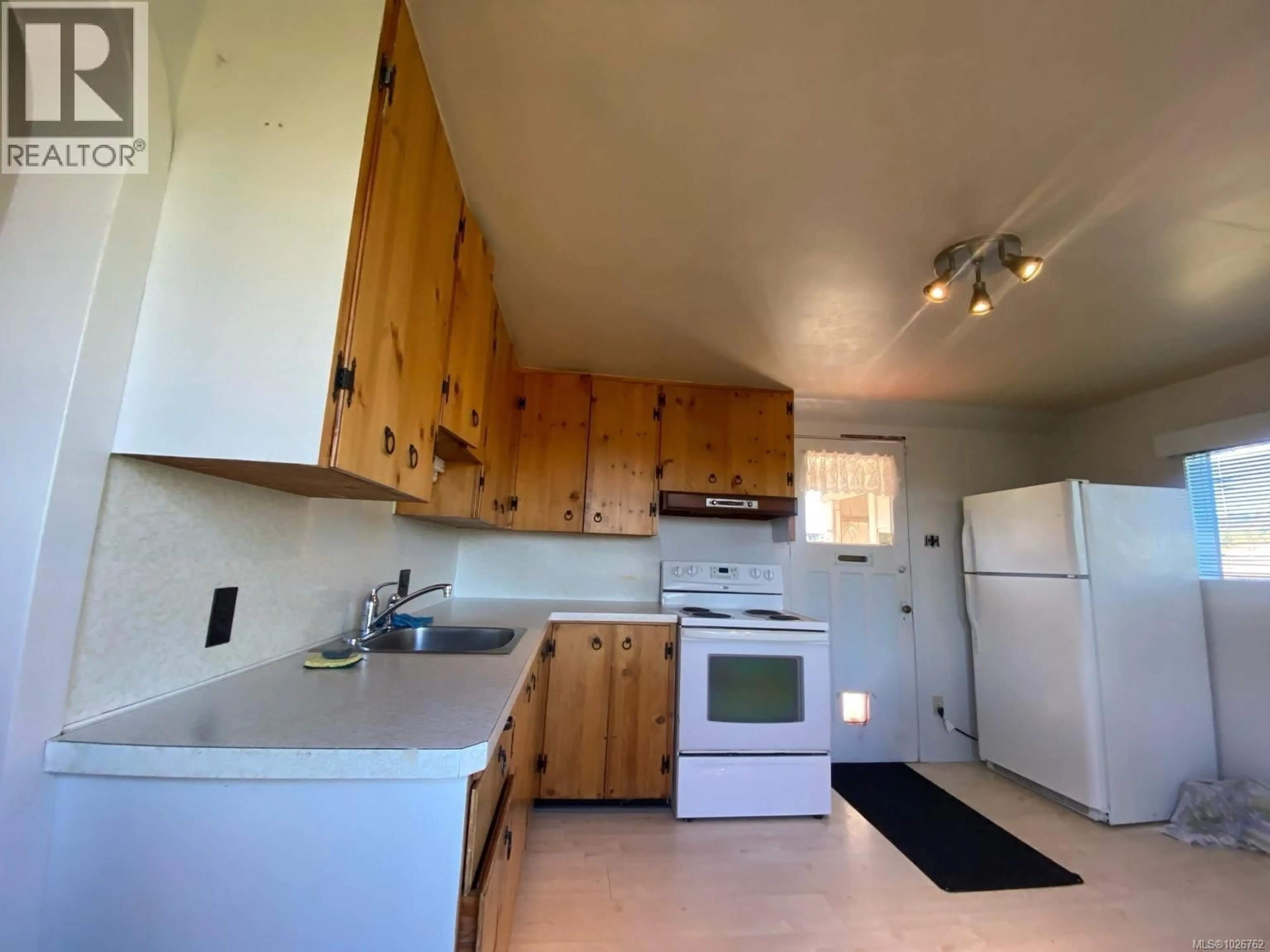 Standard kitchen, unknown for 1620 LOAT STREET, Nanaimo British Columbia V9S3L4