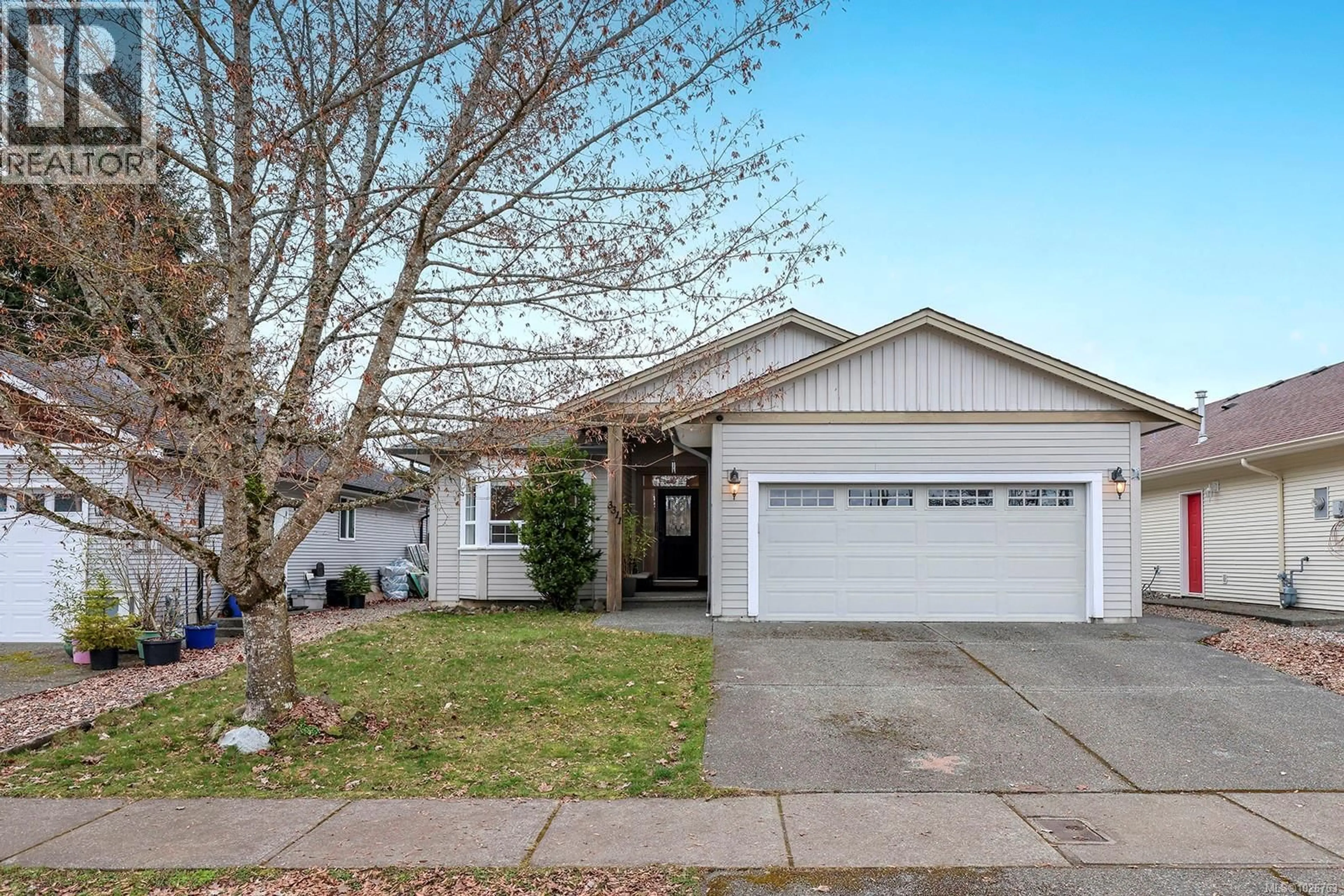 Home with vinyl exterior material, street for 3311 EIGHTH STREET, Cumberland British Columbia V0R1S0